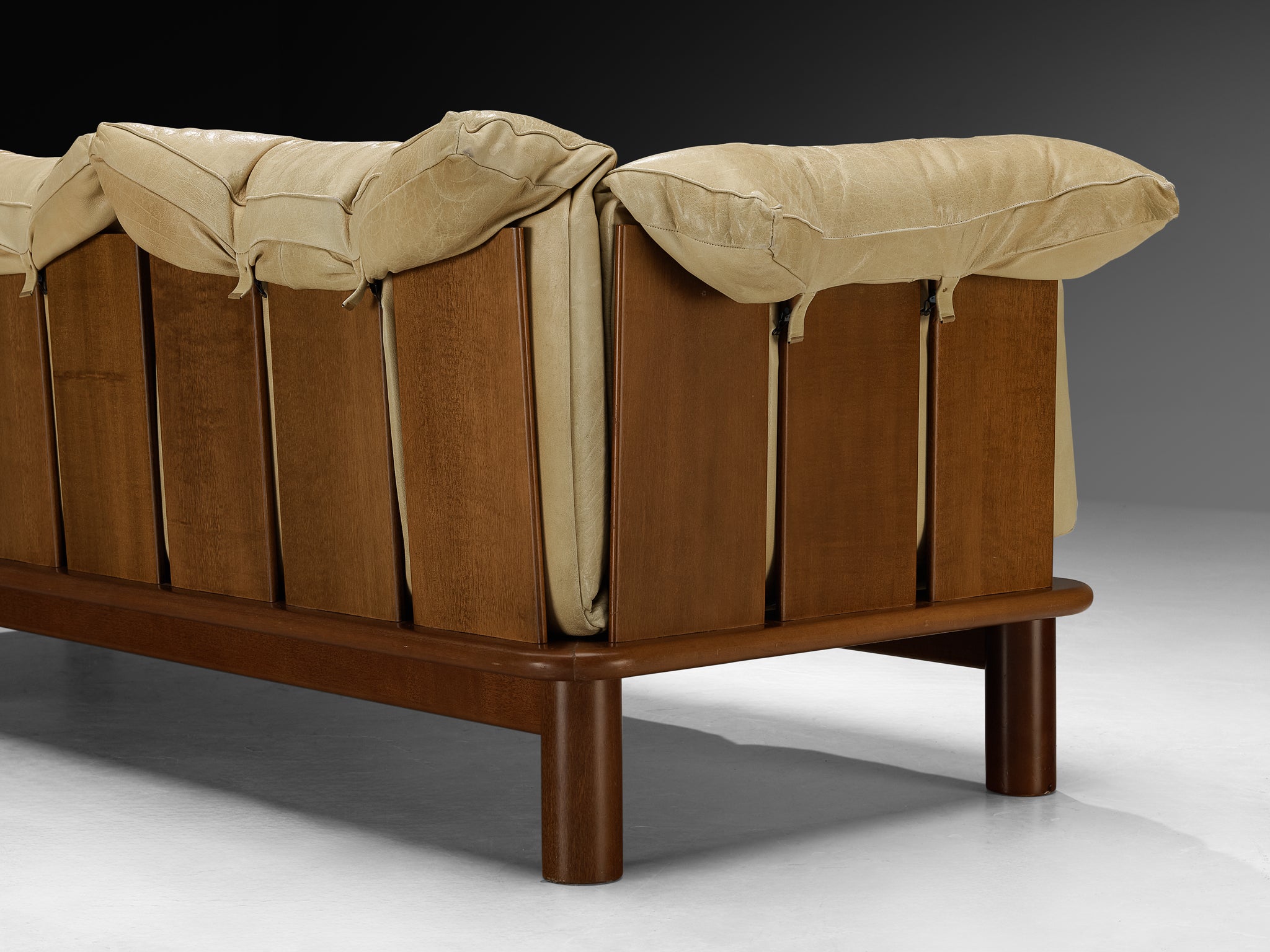 De Pas, D’Urbino & Lomazzi for Poltronova 'PITTI' Sofa in Beige Leather and Walnut Seating Morentz
