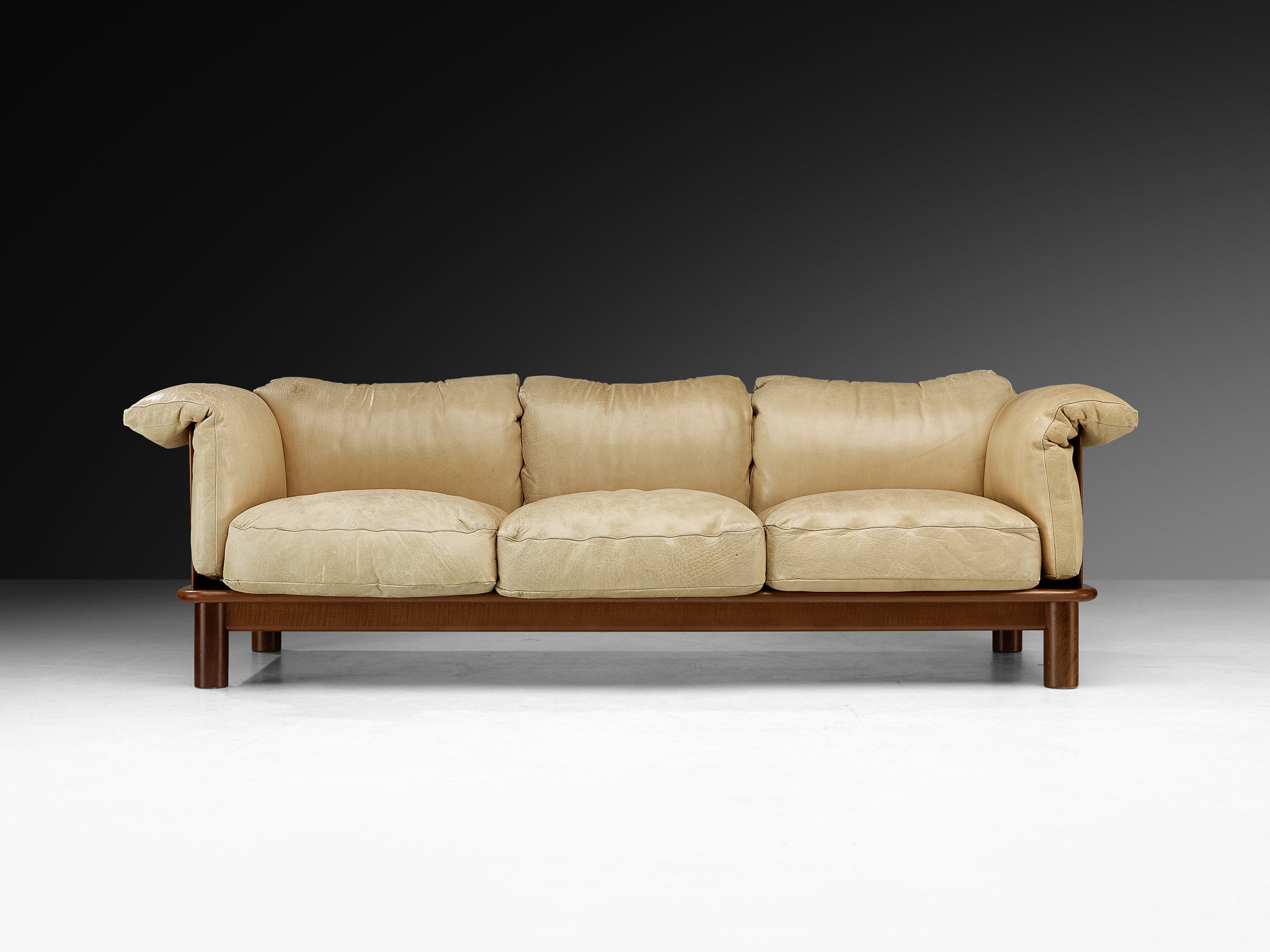 De Pas, D’Urbino & Lomazzi for Poltronova 'PITTI' Sofa in Beige Leather and Walnut Seating Morentz