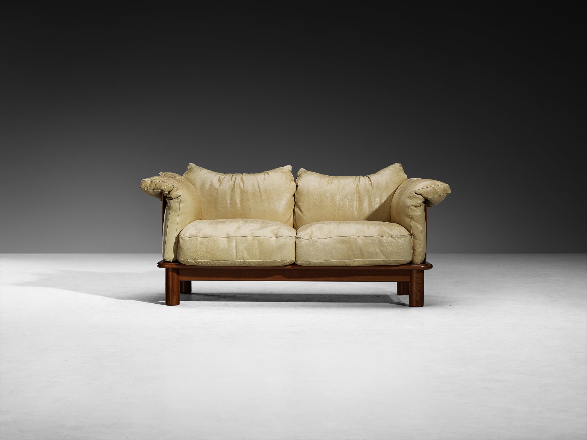 De Pas, D’Urbino & Lomazzi for Poltronova 'PITTI' Two-Seat Sofa in Beige Leather and Walnut Seating Morentz