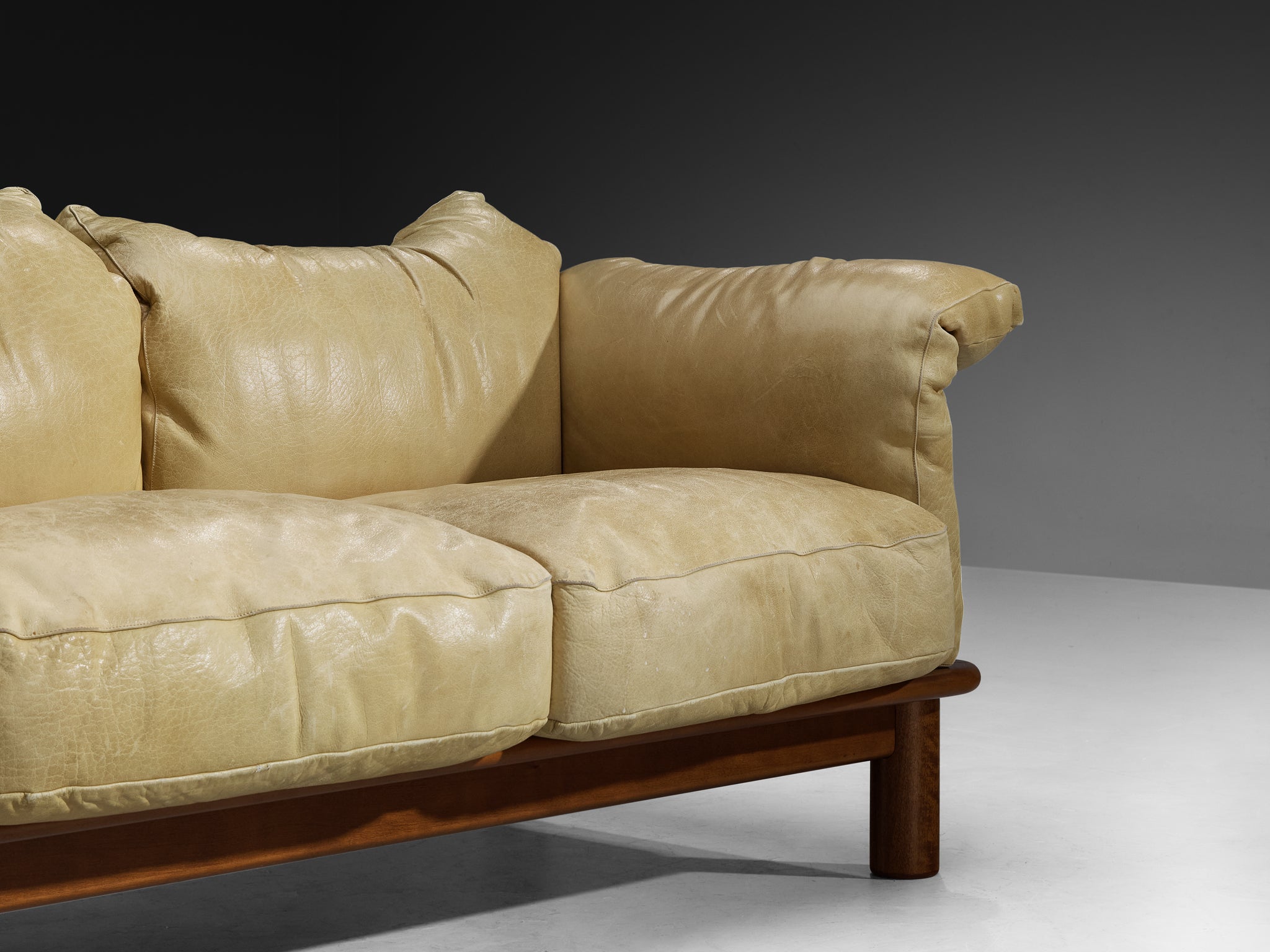 De Pas, D’Urbino & Lomazzi for Poltronova 'PITTI' Two-Seat Sofa in Beige Leather and Walnut Seating Morentz