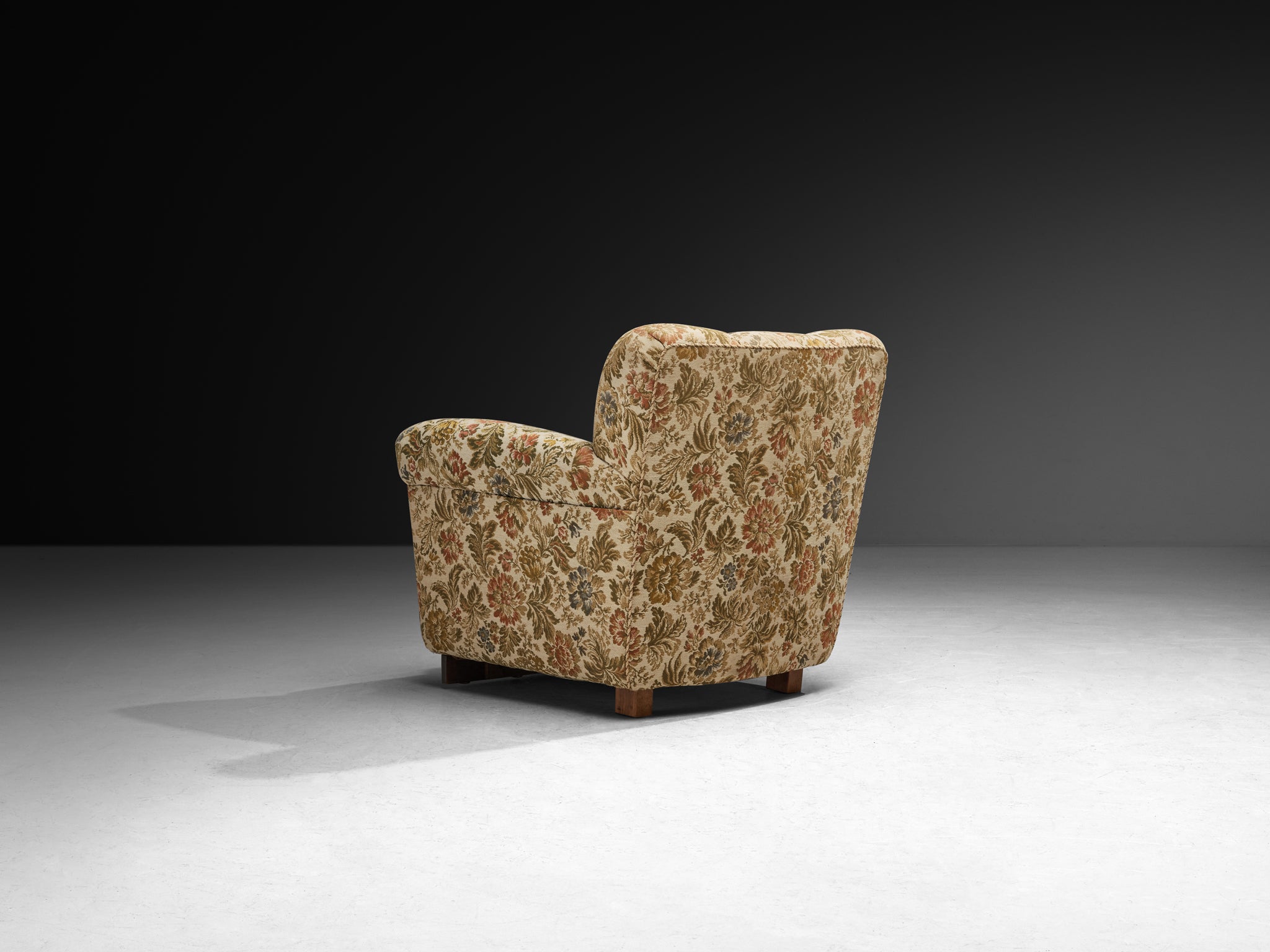 Pair of Lounge Chairs in Floral Pattern on Platform Base Seating Morentz