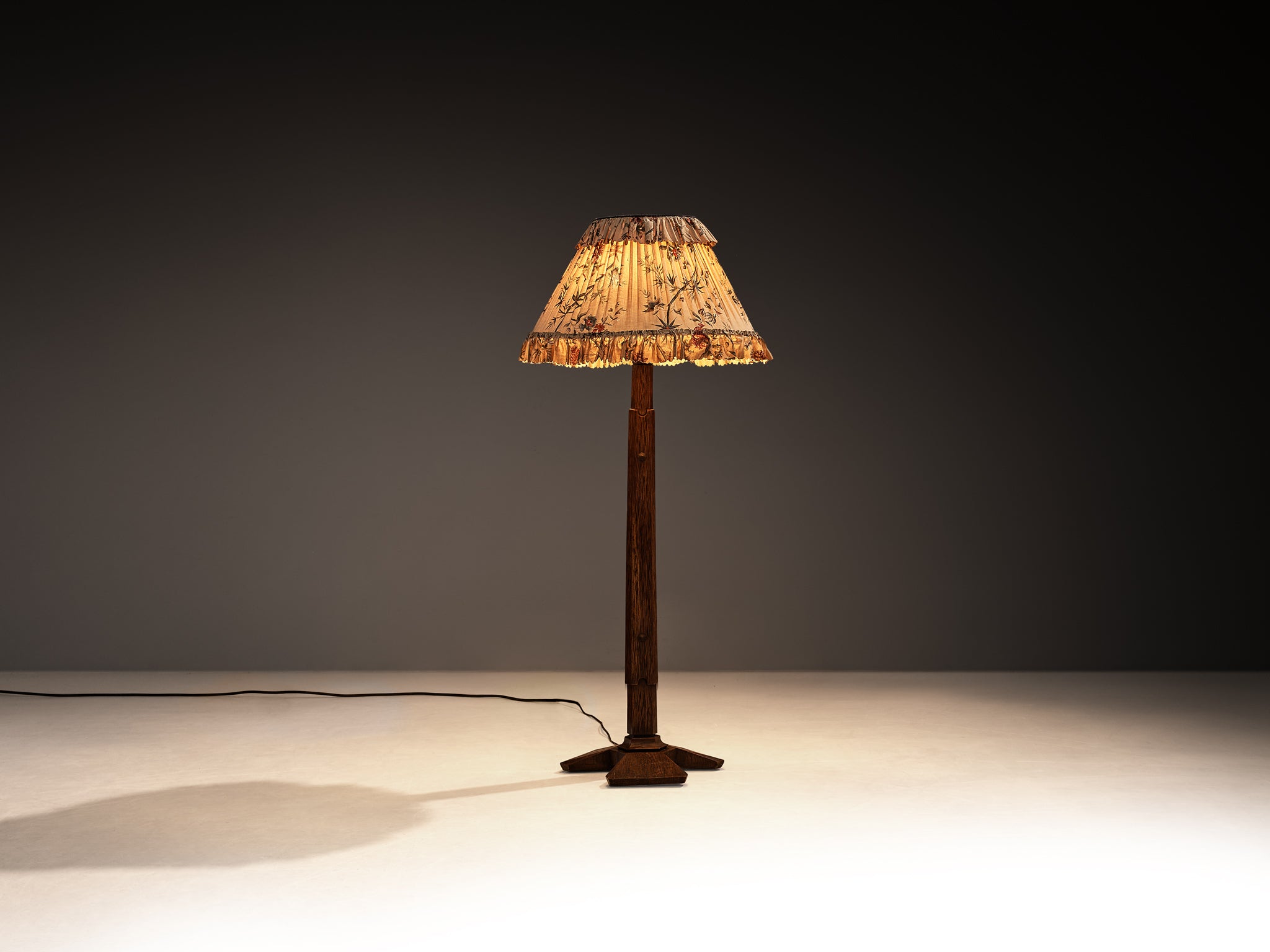 Italian Art Deco Ernesto Valabrega for Vittorio Valabrega Floorlamp in Oak Lighting Morentz
