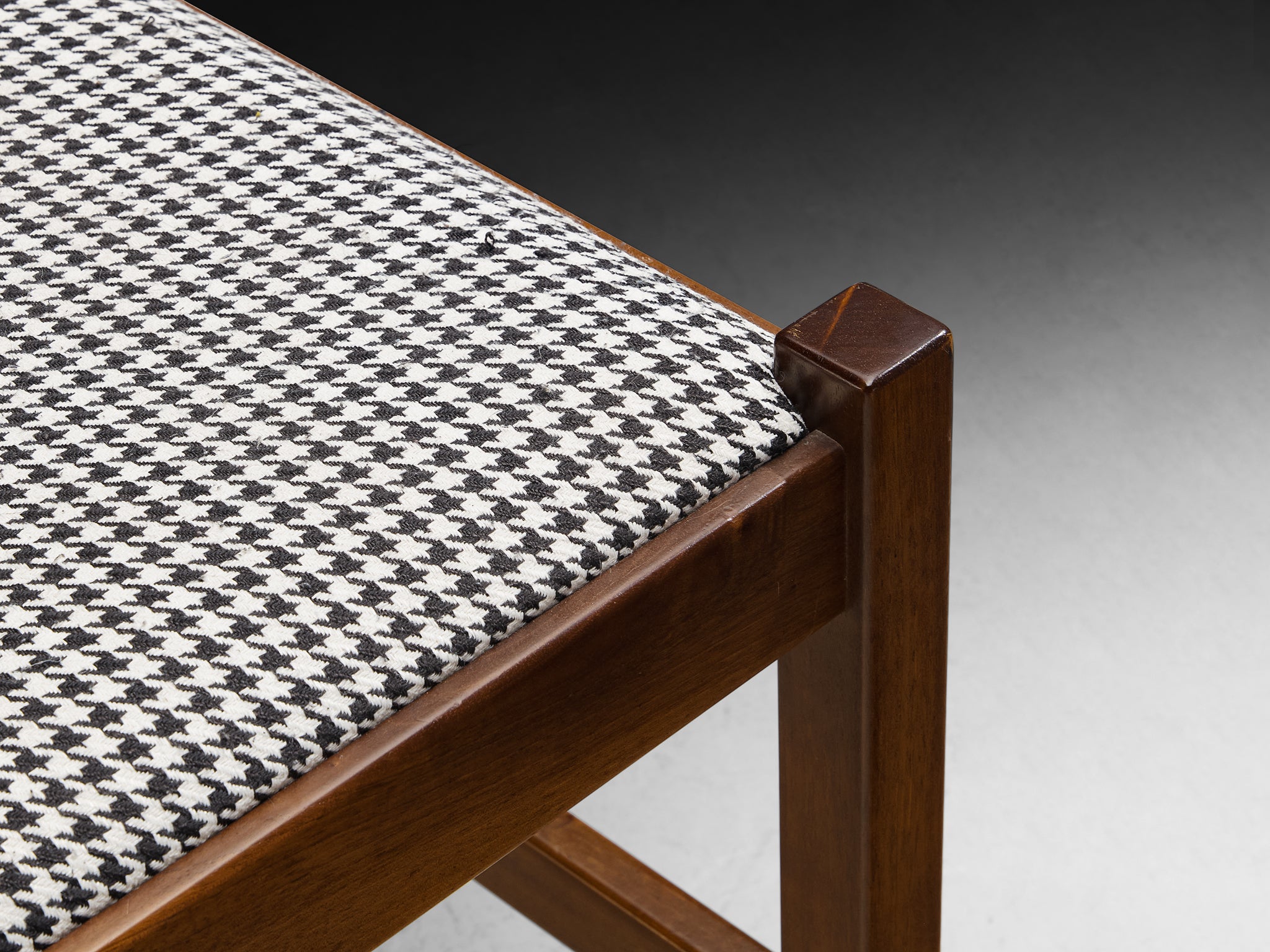 Giovanni Michelucci for Poltronova Set of Five 'Torbecchia' Dining Chairs in Walnut Seating Morentz