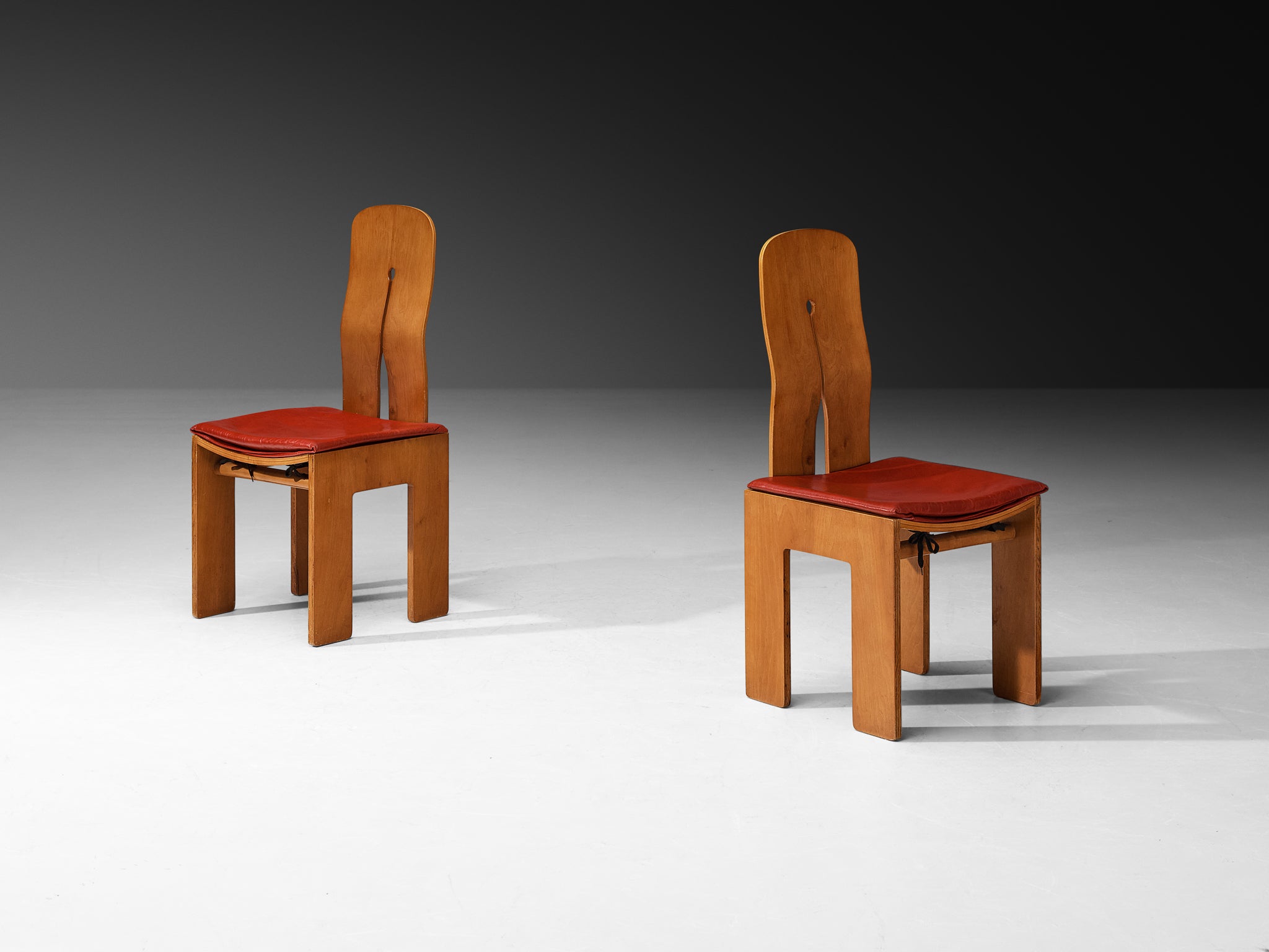 Carlo Scarpa for Bernini Set of Twelve Dining Chairs in Walnut, Burgundy Leather Seating Morentz