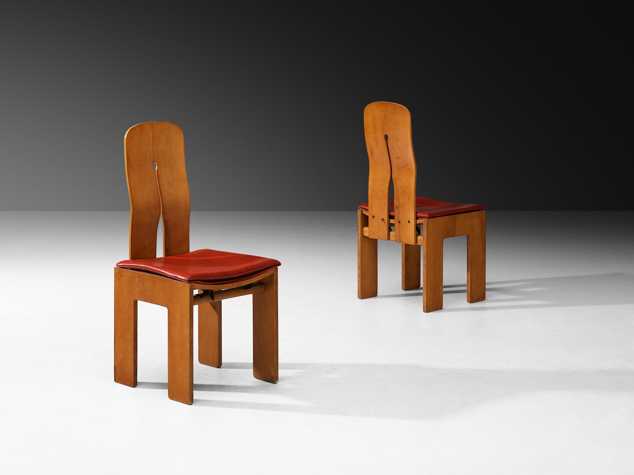 Carlo Scarpa for Bernini Set of Twelve Dining Chairs in Walnut, Burgundy Leather Seating Morentz