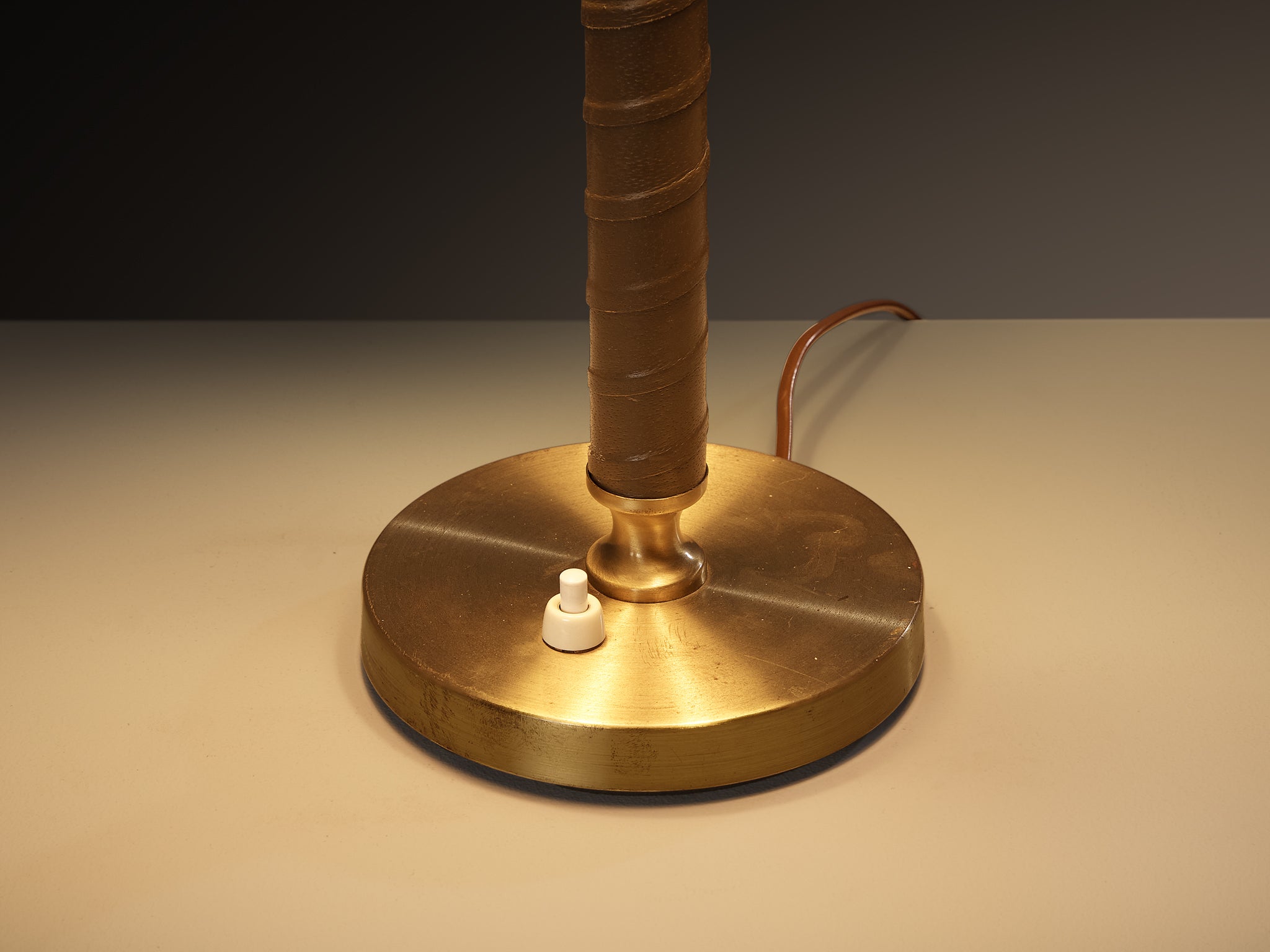 Boréns Borås Table Lamp in Brass and Leather Lighting Morentz