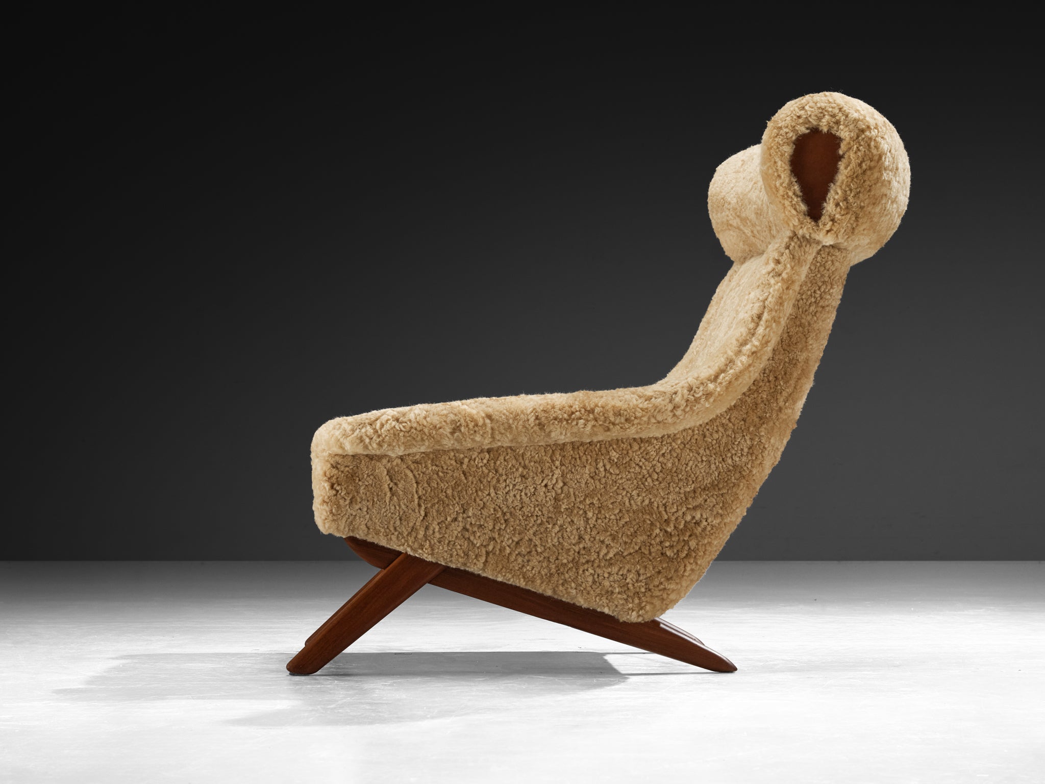 Illum Wikkelsø 'Ox' Lounge Chairs in Beige Sheepskin Seating Morentz