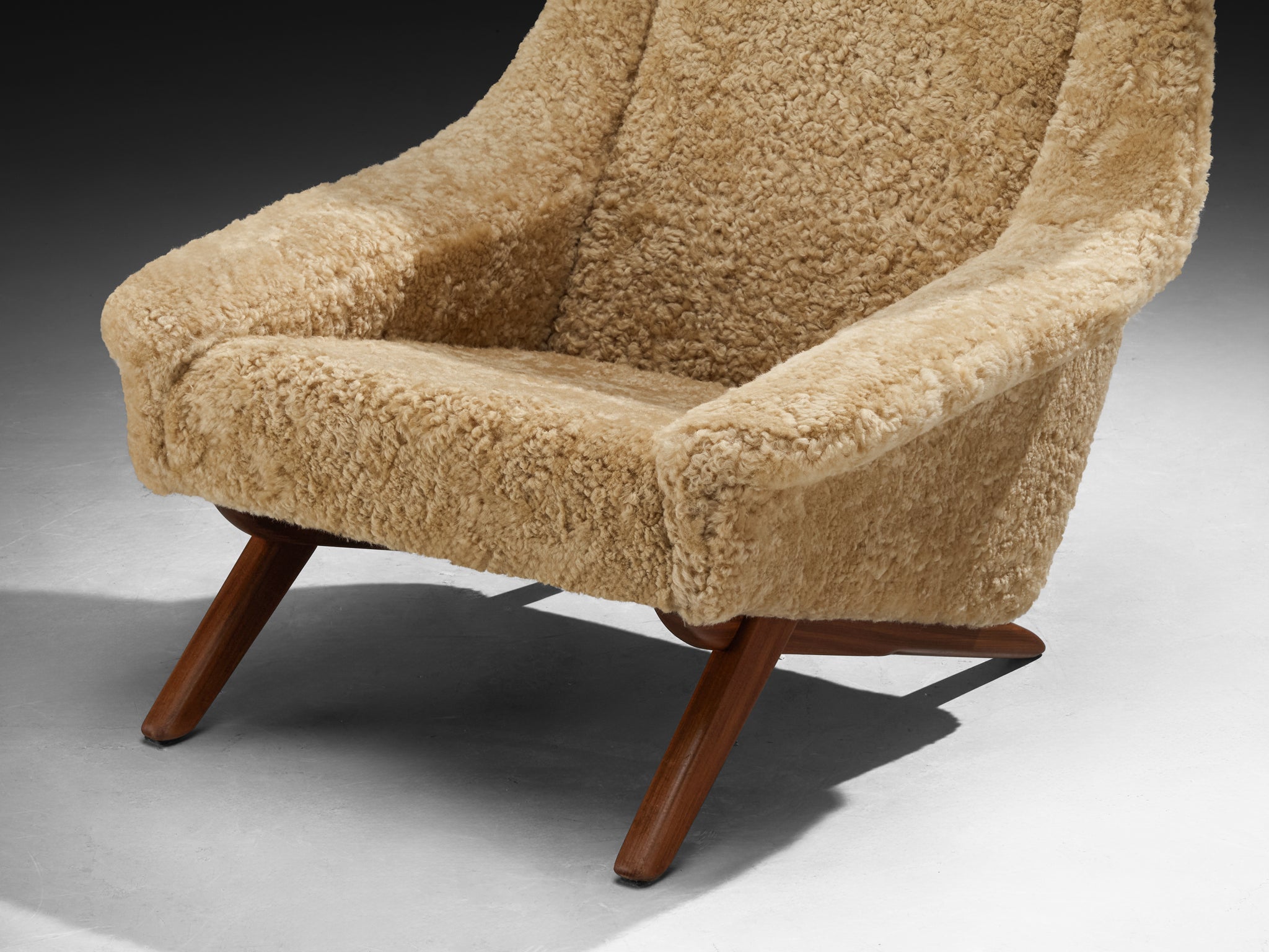 Illum Wikkelsø 'Ox' Lounge Chairs in Beige Sheepskin Seating Morentz