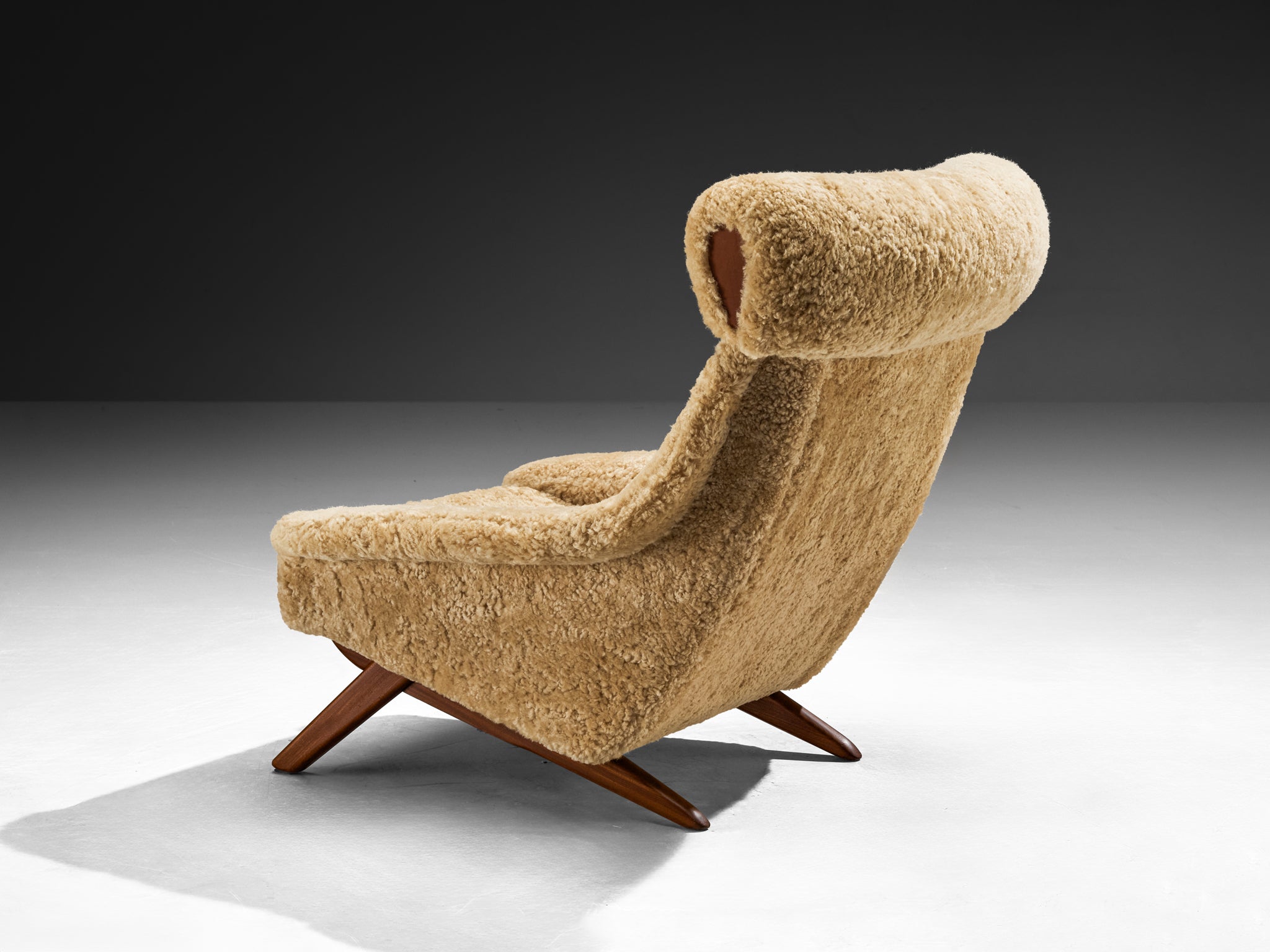 Illum Wikkelsø 'Ox' Lounge Chairs in Beige Sheepskin Seating Morentz