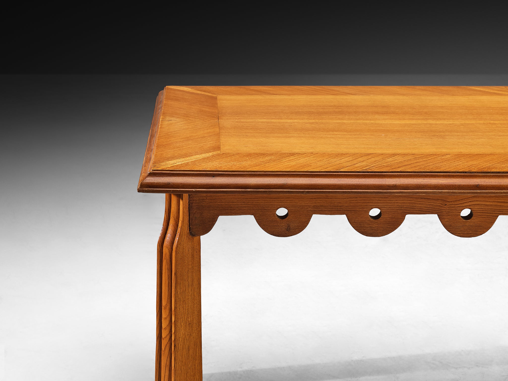 1940s Italian Hand-Carved Dining Table in Oak with Scalloped Rim Tables Morentz