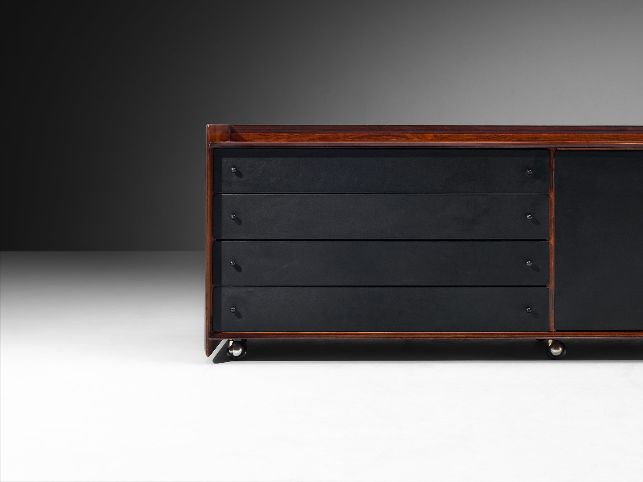 Afra & Tobia Scarpa for Maxalto 'Artona' Chest of Drawers in Black Leather and Walnut Case pieces and storage cabinets Morentz