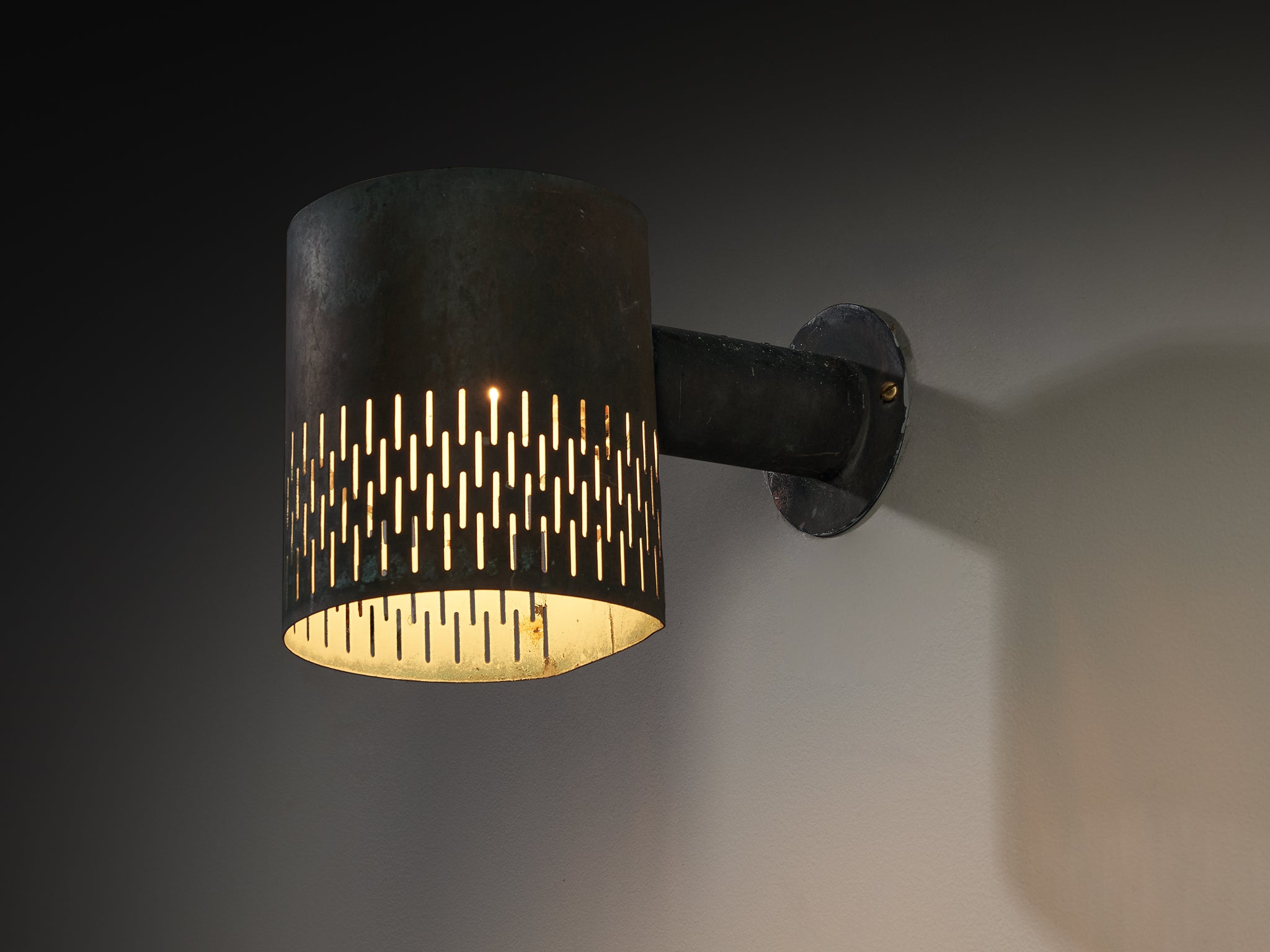 Hans Bergström for Ateljé Lyktan '1040/1070-U' Wall Light in Copper Lighting Morentz