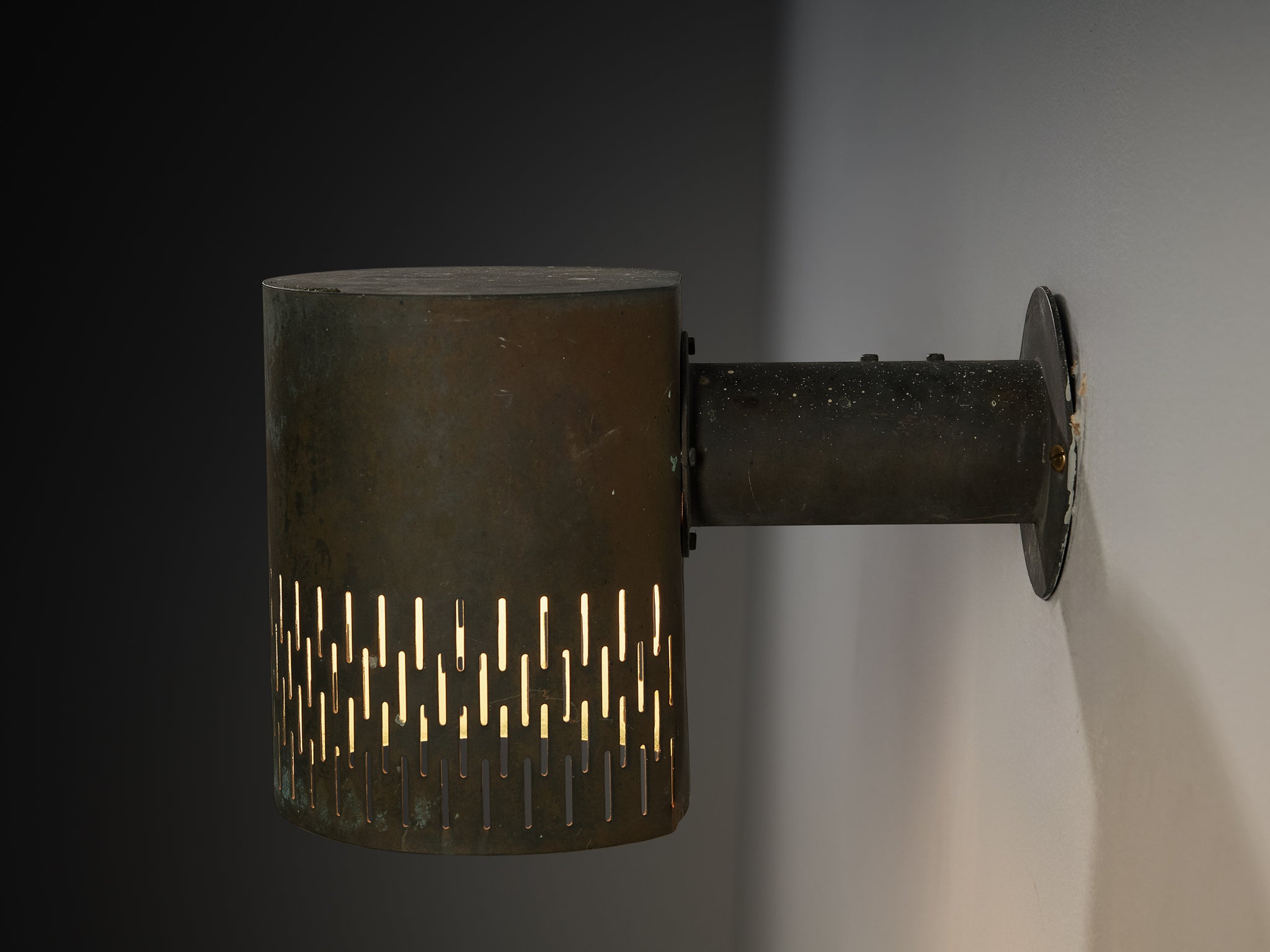 Hans Bergström for Ateljé Lyktan '1040/1070-U' Wall Light in Copper Lighting Morentz