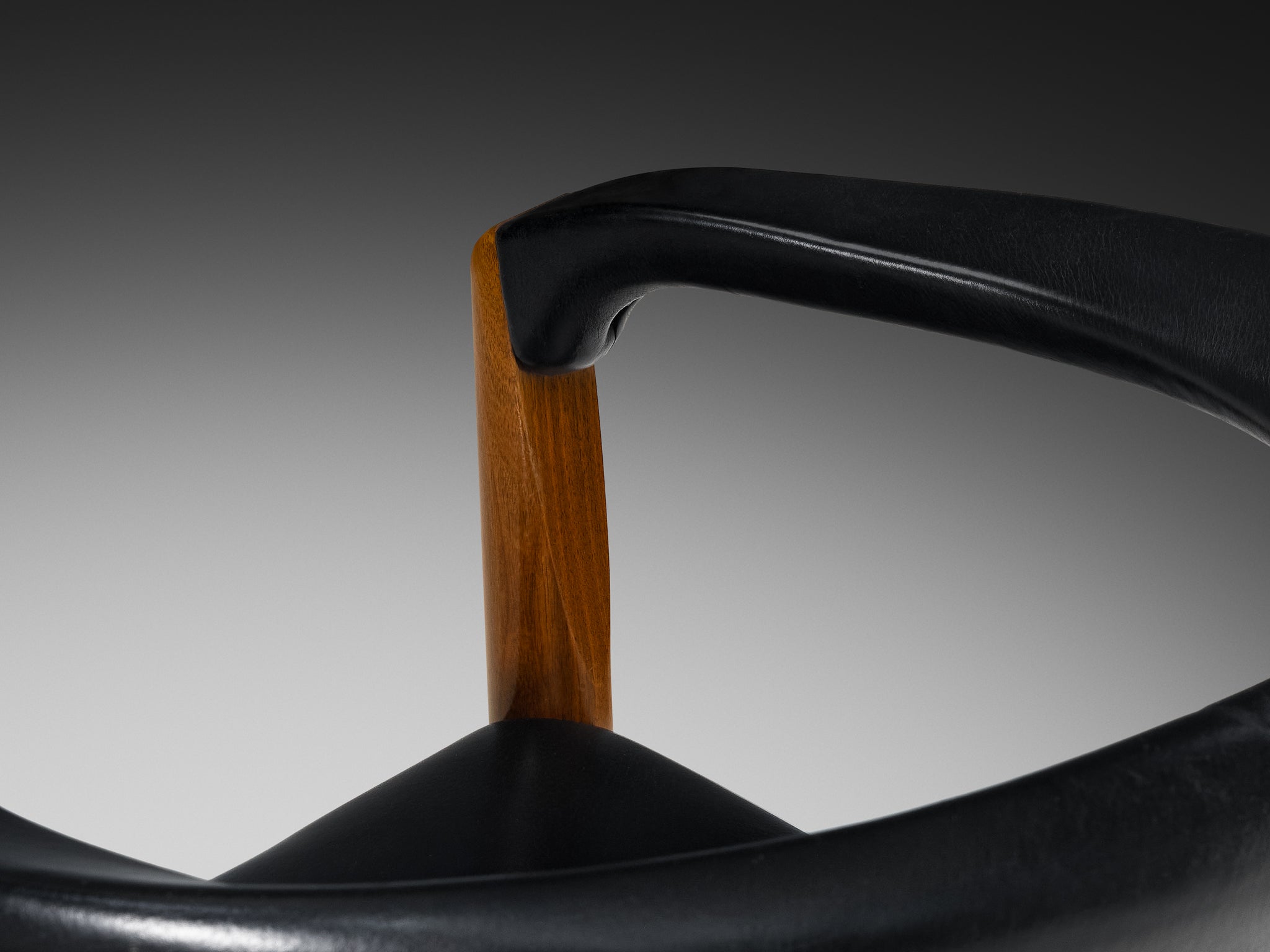 Afra & Tobia Scarpa for Molteni Early Edition 'MISS' Chairs in Solid Walnut and Leather