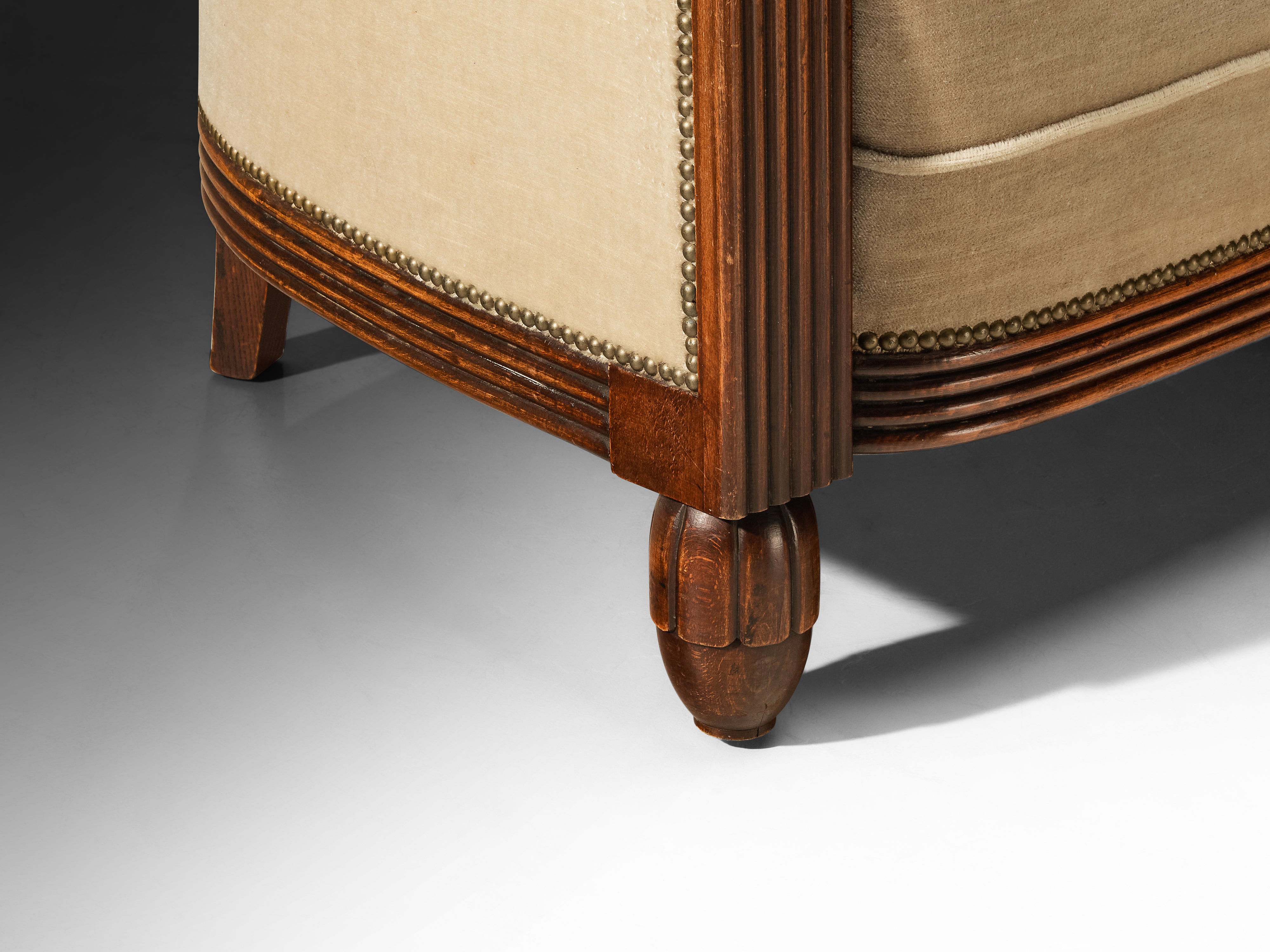 1930s Elegant Art Deco Sofa in Wood and Taupe Velvet Carved Fluted Feet Seating Morentz