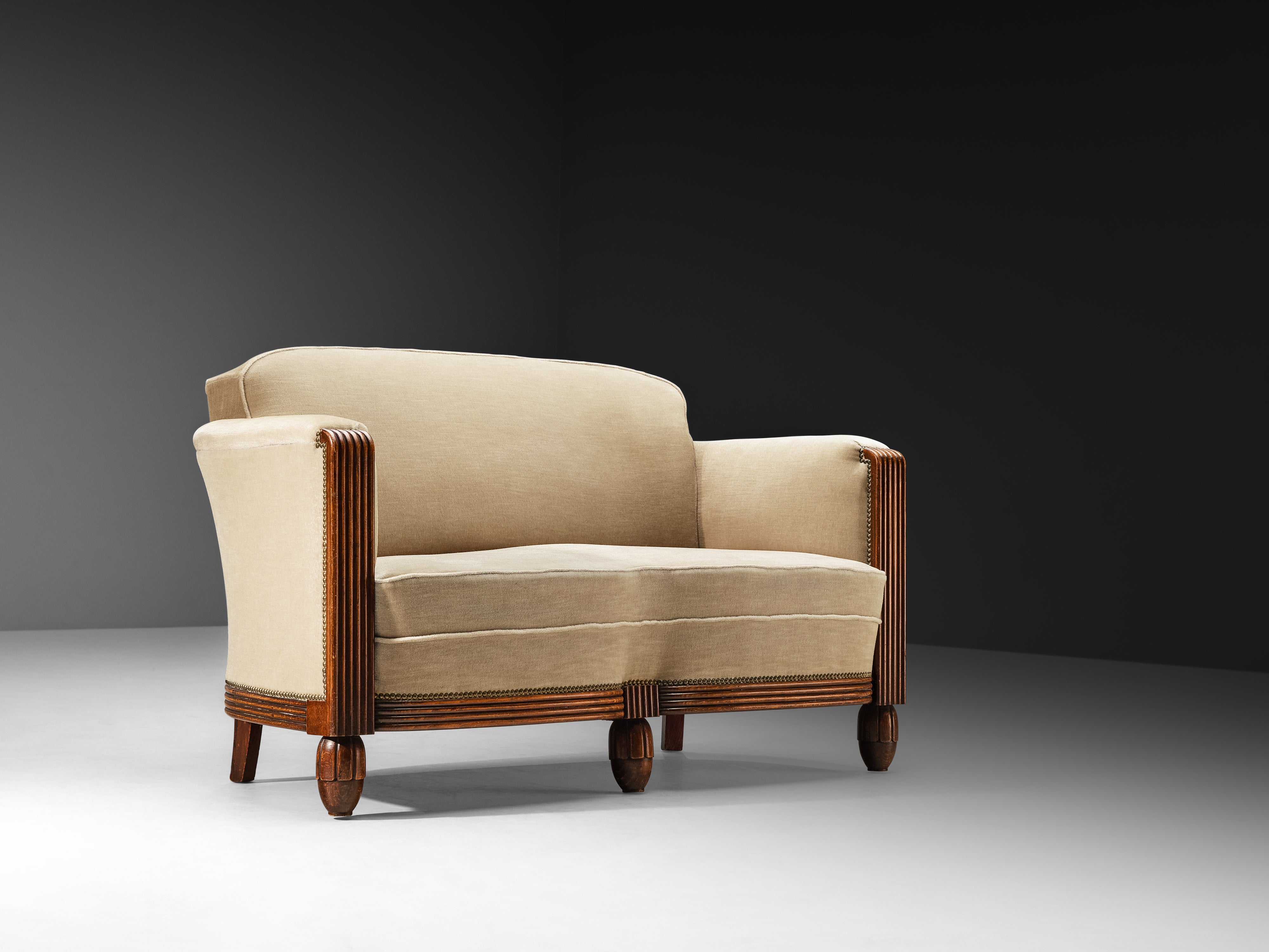1930s Elegant Art Deco Sofa in Wood and Taupe Velvet Carved Fluted Feet Seating Morentz