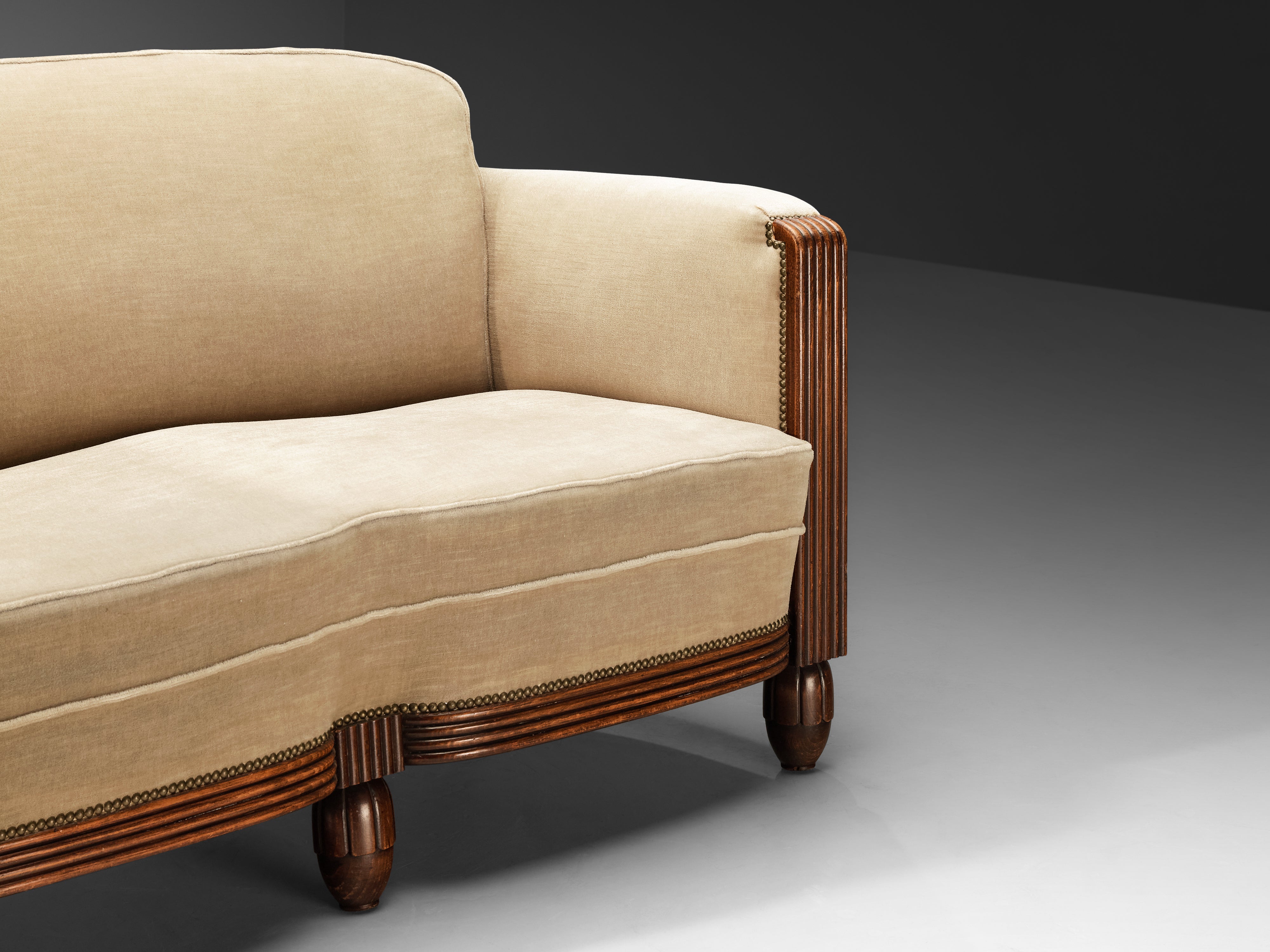 1930s Elegant Art Deco Sofa in Wood and Taupe Velvet Carved Fluted Feet Seating Morentz