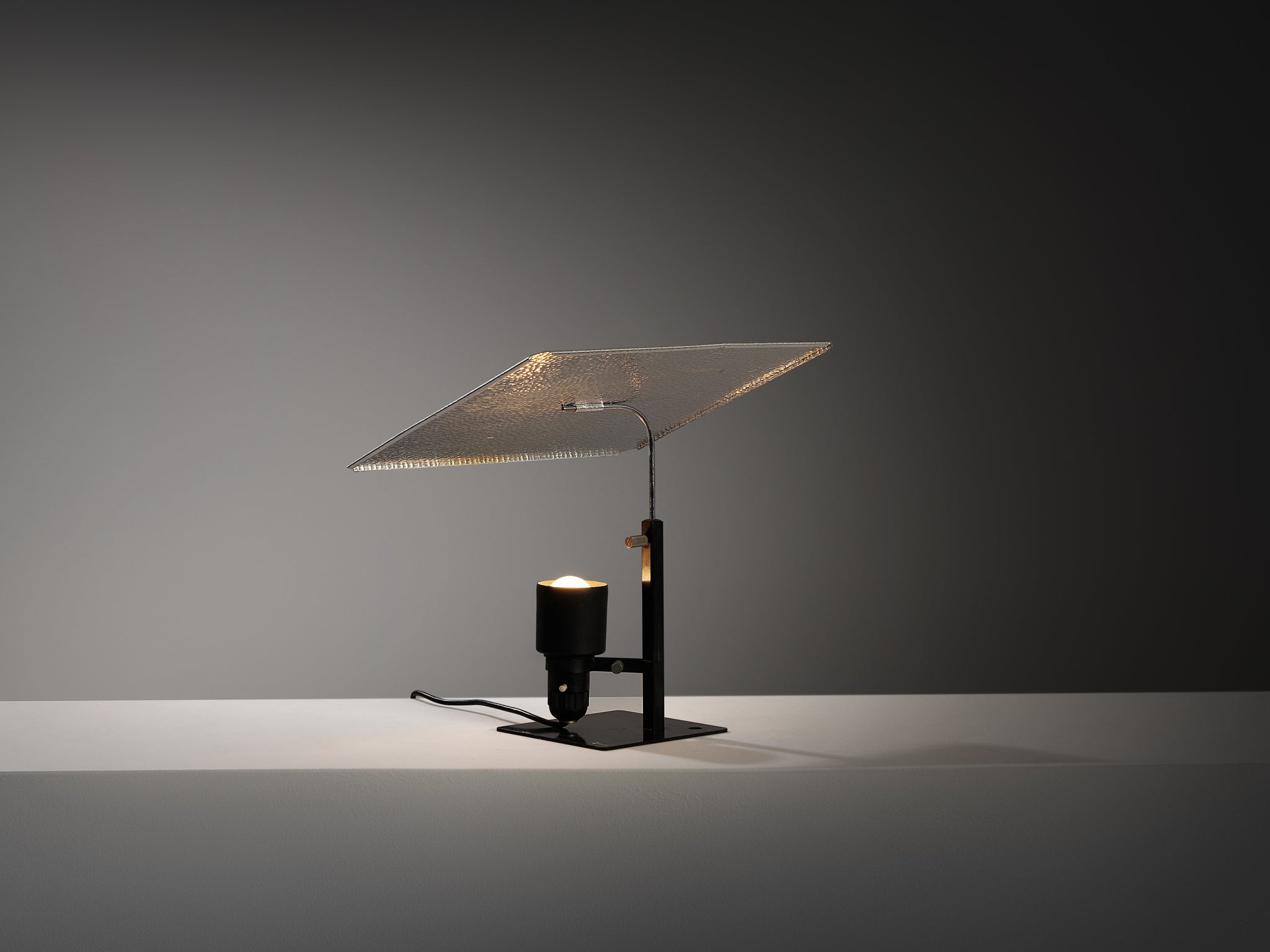 Rare Gino Sarfatti for Arteluce Table Lamp with Reflective Screen Lighting Morentz