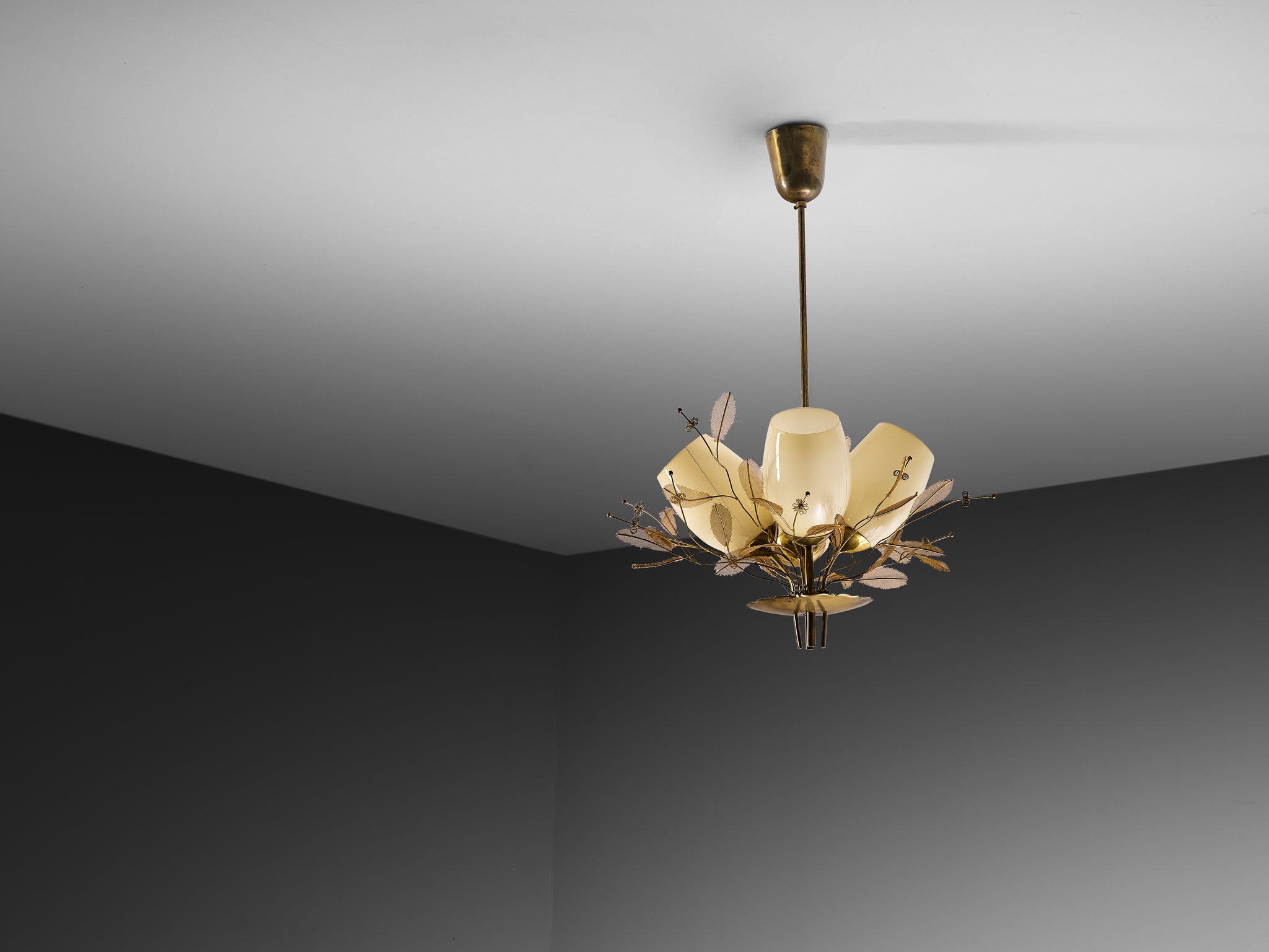 Paavo Tynell for Taito Oy 'Concerto' Chandelier in Brass and Beige Glass Lighting Morentz