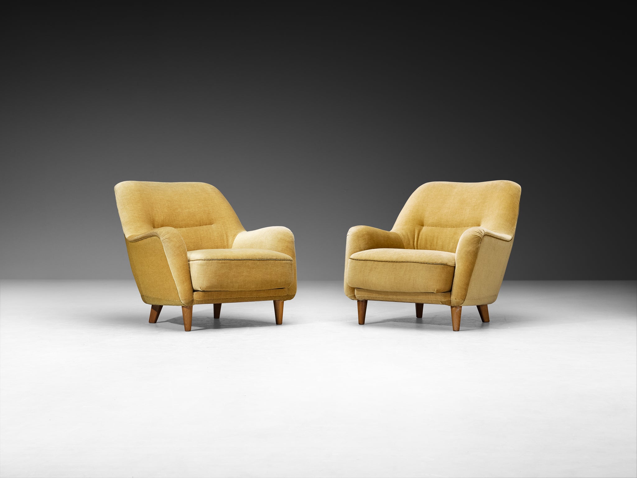 Pair of Mid-Century Modern Lounge Chairs in Velvet Seating Morentz