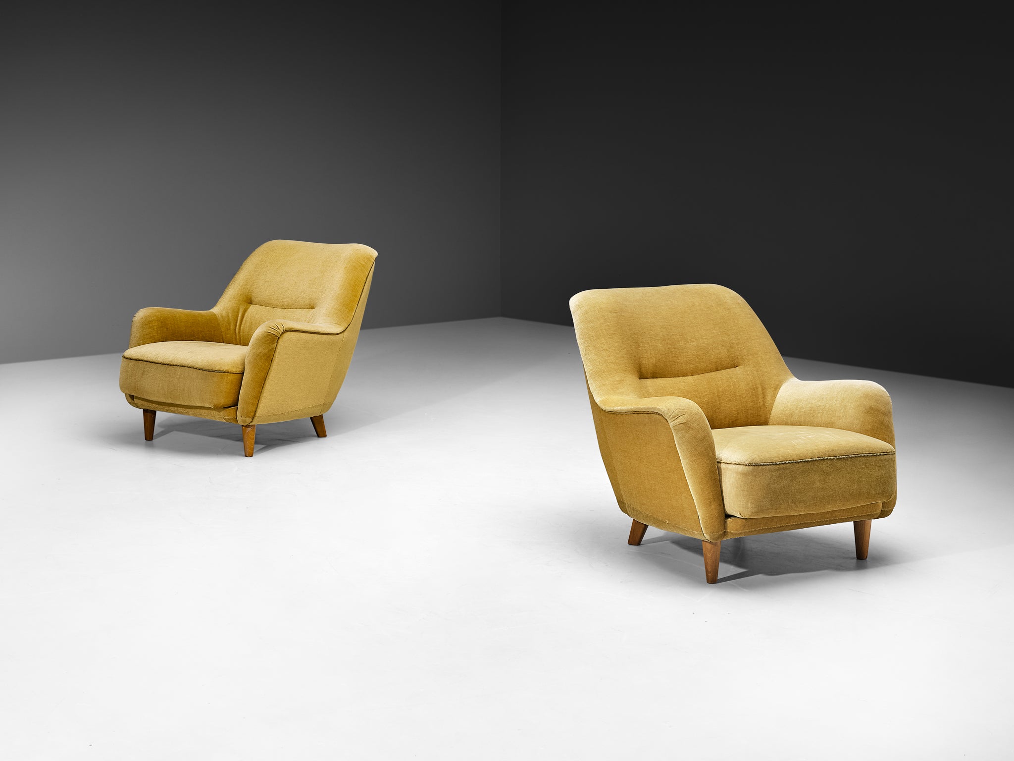 Pair of Mid-Century Modern Lounge Chairs in Velvet Seating Morentz