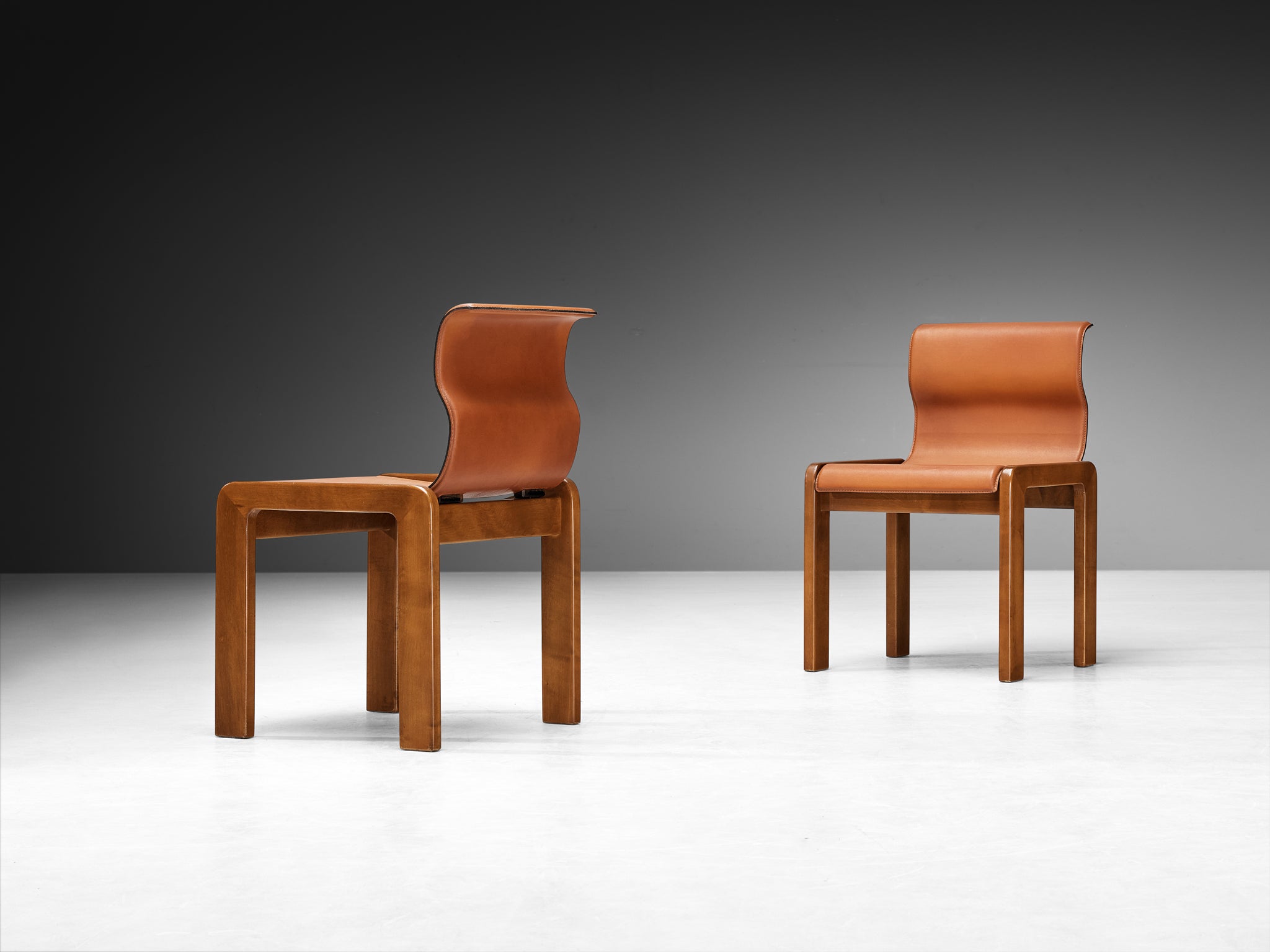 Italian Set of Eight Dining Chairs With Wavy Backrests in Saddle Leather, Walnut Seating Morentz