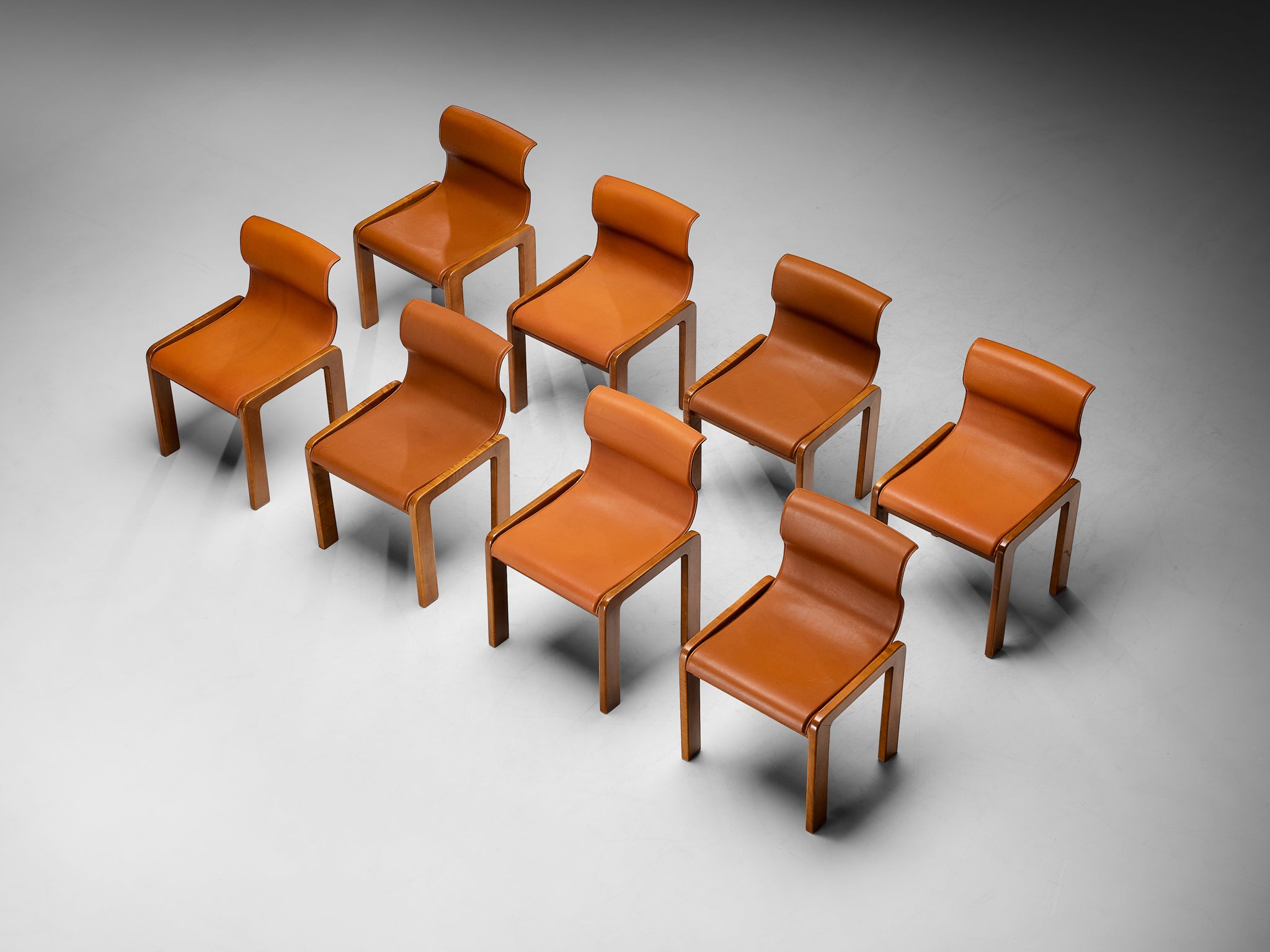 Italian Set of Eight Dining Chairs With Wavy Backrests in Saddle Leather, Walnut Seating Morentz