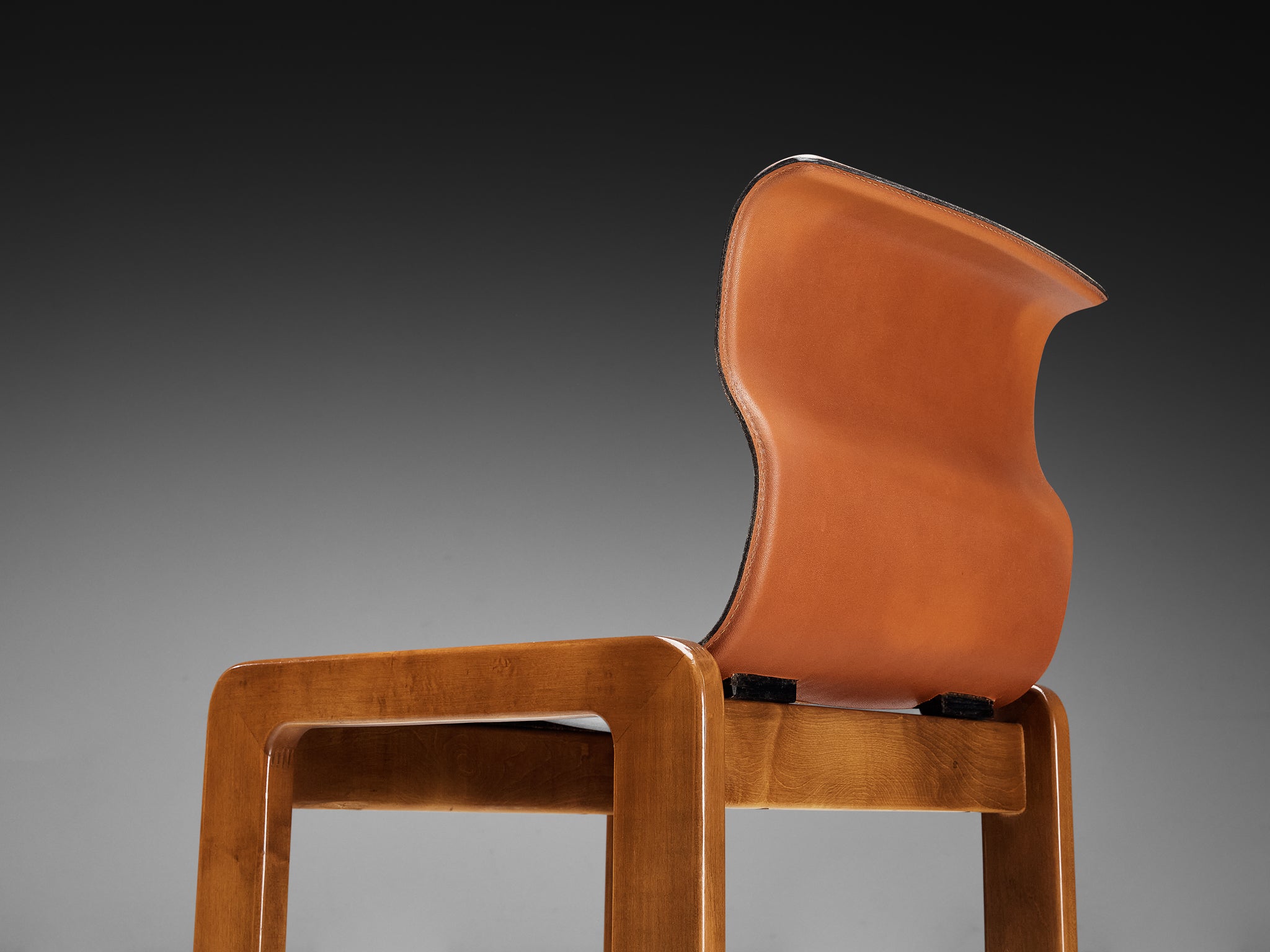 Italian Set of Eight Dining Chairs With Wavy Backrests in Saddle Leather, Walnut Seating Morentz