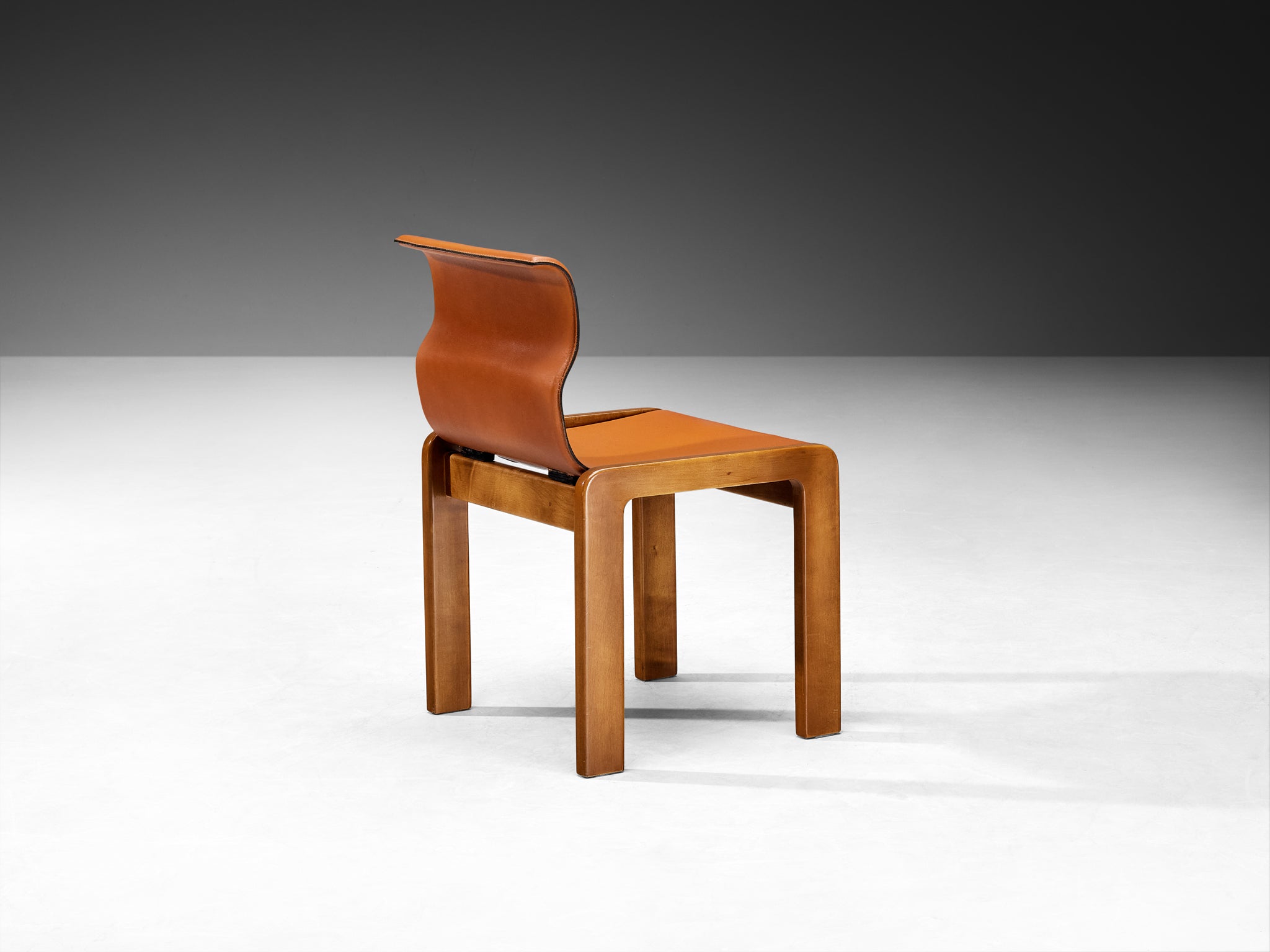 Italian Set of Eight Dining Chairs With Wavy Backrests in Saddle Leather, Walnut Seating Morentz