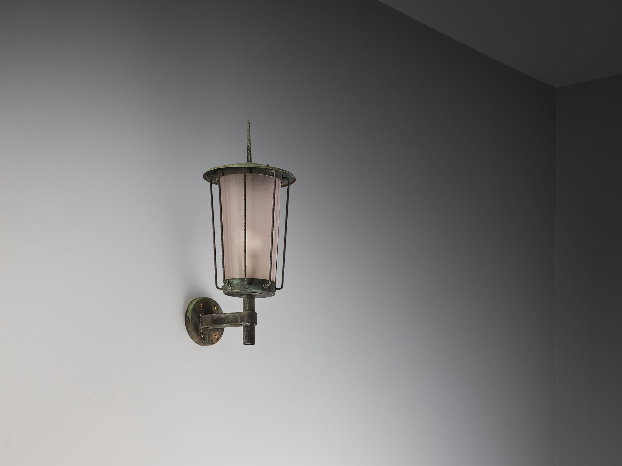 Hans Bergström for Ateljé Lyktan 'Knight' Wall Light in Copper and Blown Glass Lighting Morentz