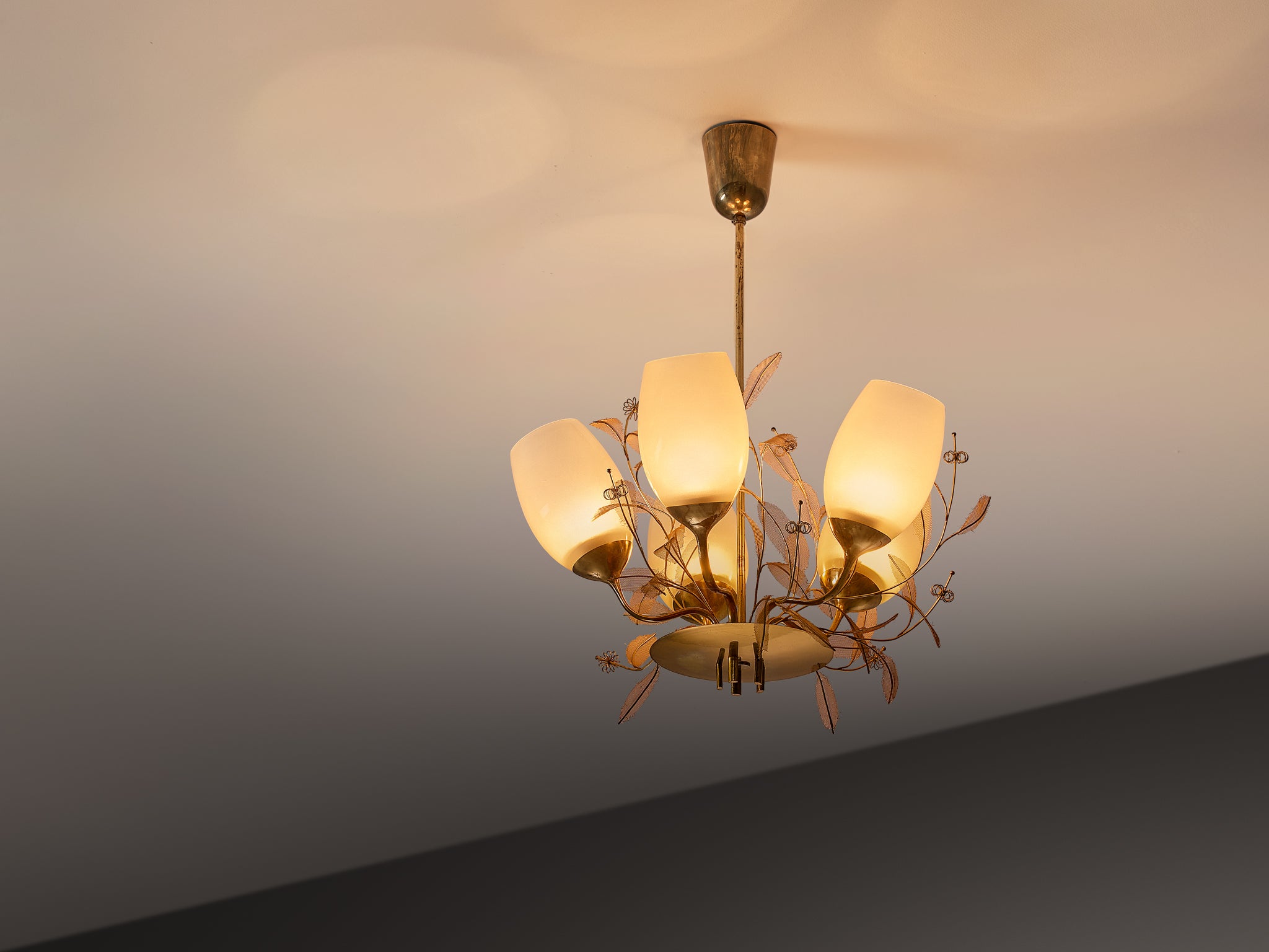 Paavo Tynell for Taito Oy 'Concerto' Chandelier in Brass and Beige Glass Lighting Morentz