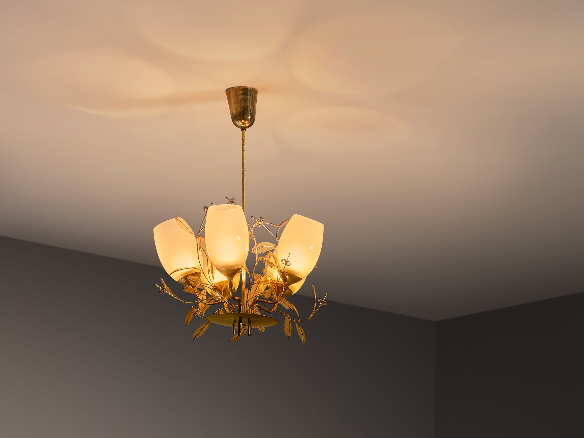 Paavo Tynell for Taito Oy 'Concerto' Chandelier in Brass and Beige Glass Lighting Morentz