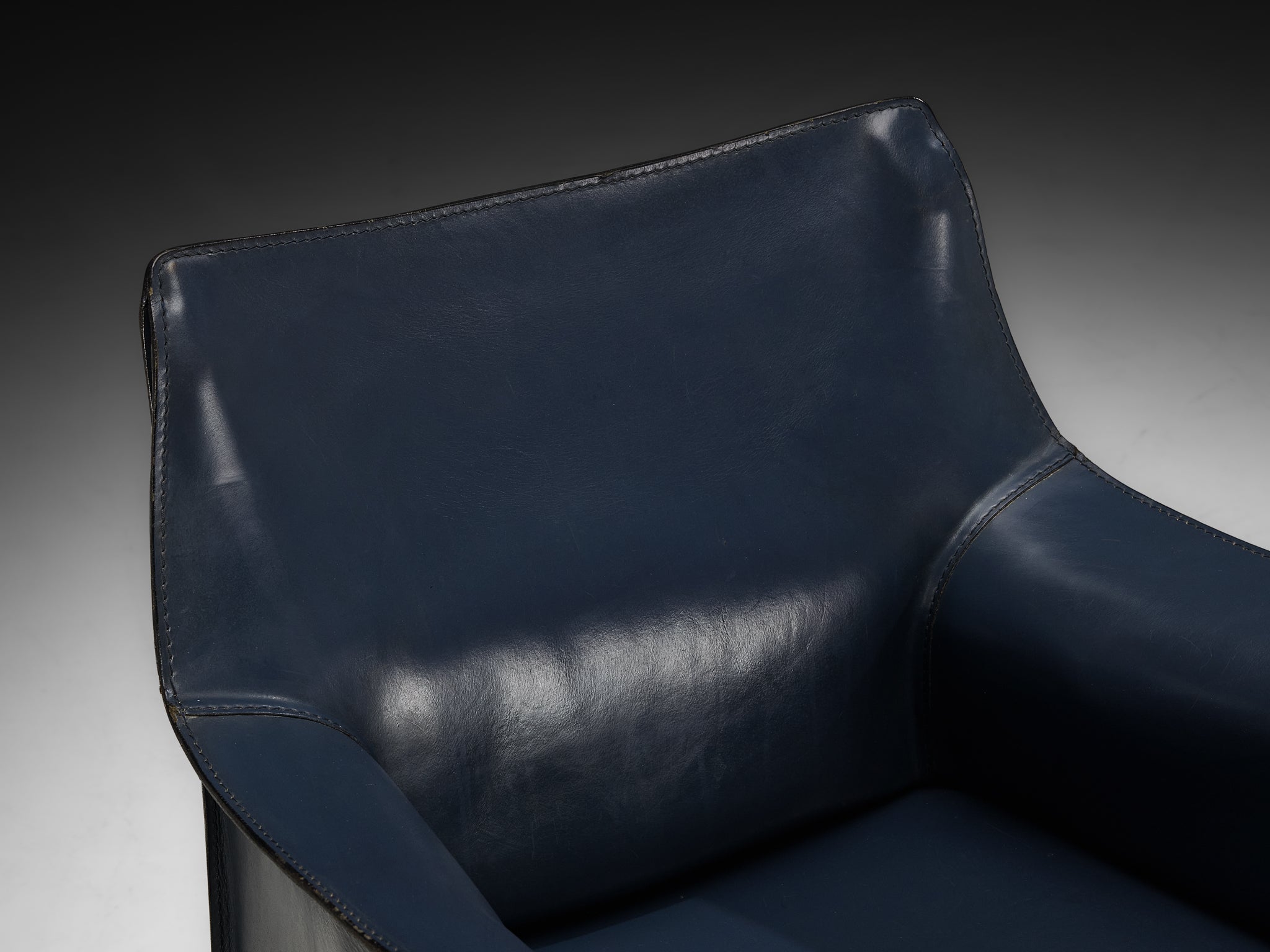 Mario Bellini Set of Four 'CAB 413' Dining Chairs in Unusual Dark Blue Leather Seating Morentz