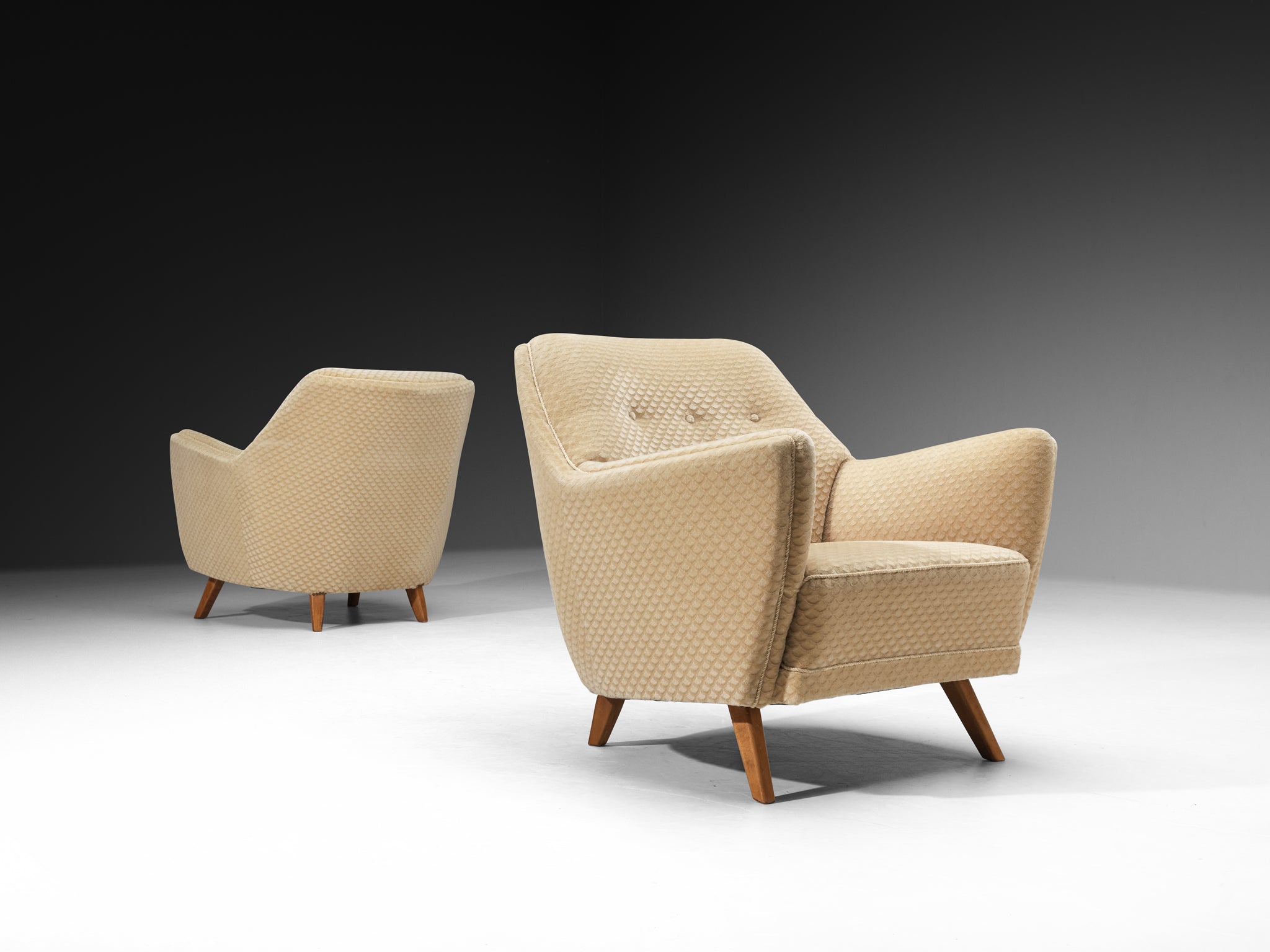 Pair of Mid-Century Modern Lounge Chairs in Beige Velvet