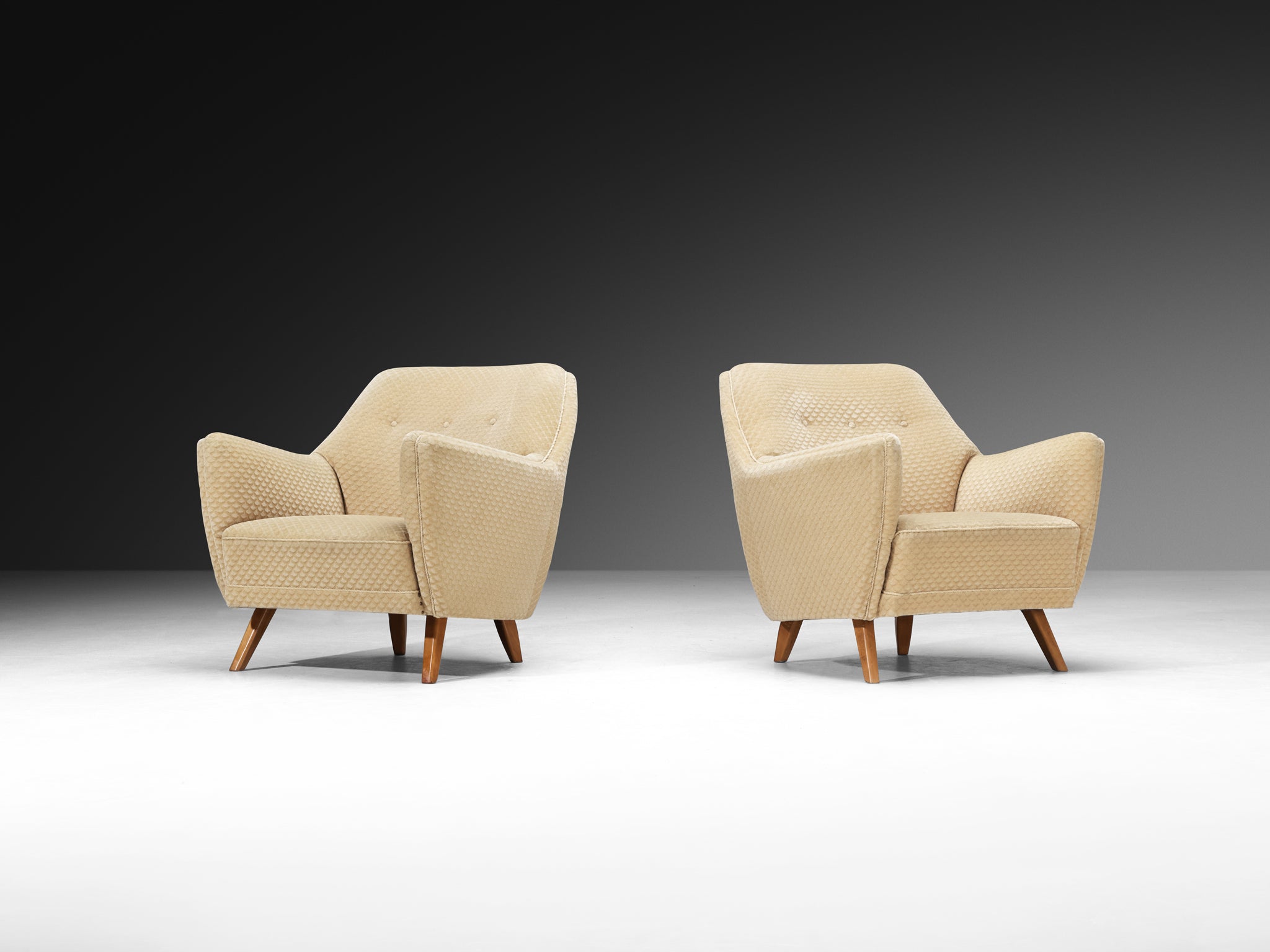 Pair of Mid-Century Modern Lounge Chairs in Beige Velvet
