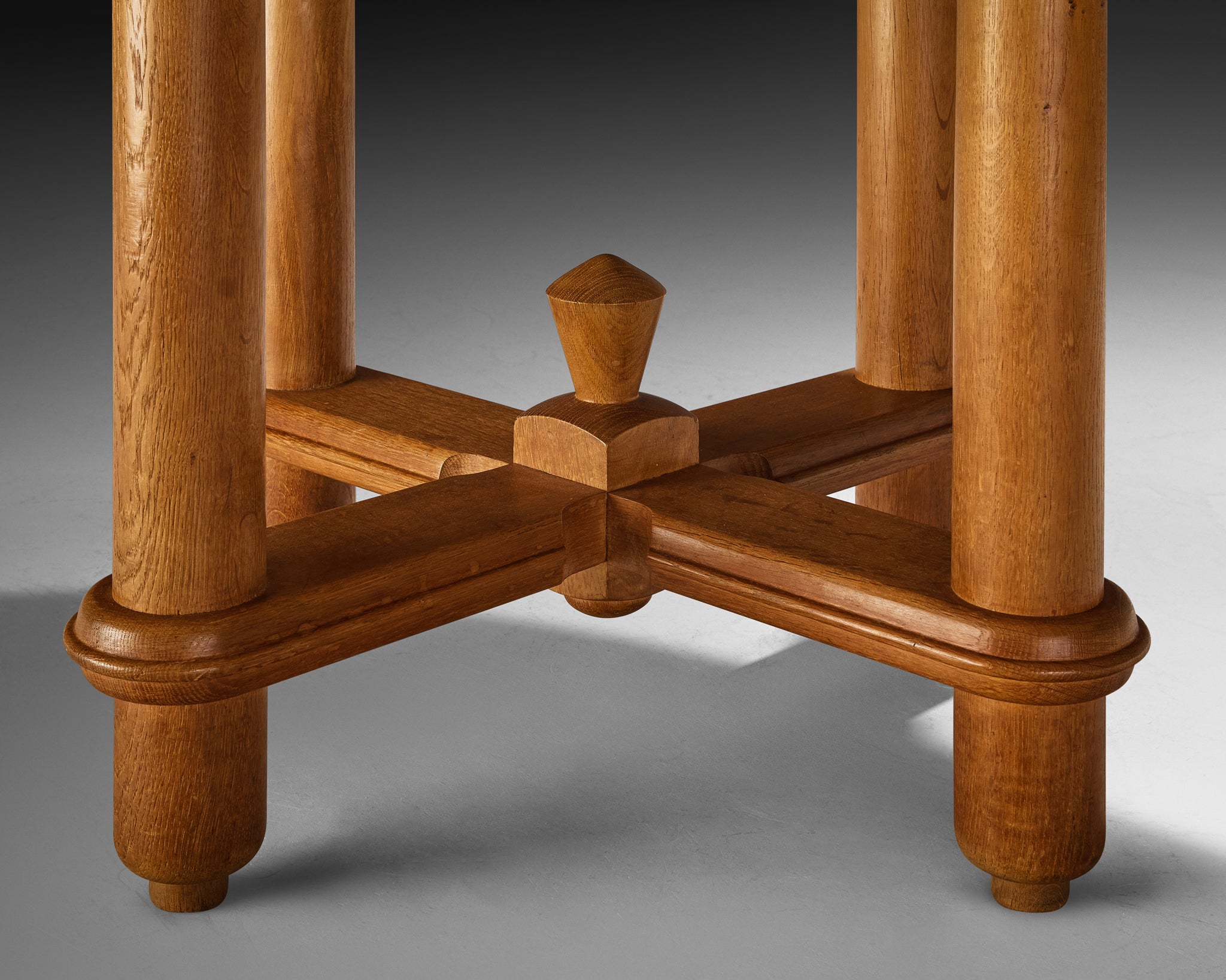 Guillerme & Chambron Extendable 'Victorine' Dining Table in Solid Oak Tables Morentz