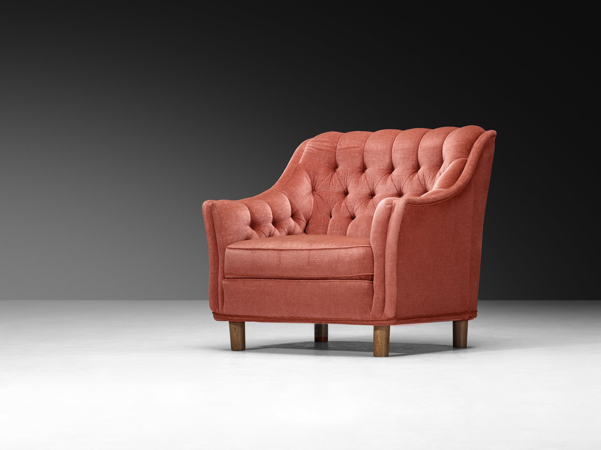 1950s Mid-Century Pair of Lounge Chairs in Tufted Dusty Pink Velvet and Oak Seating Morentz