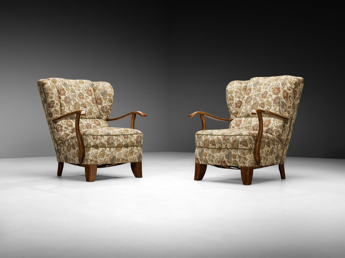 Pair of Wingback Lounge Chairs in Wood and Floral Upholstery, 1940s Seating Morentz