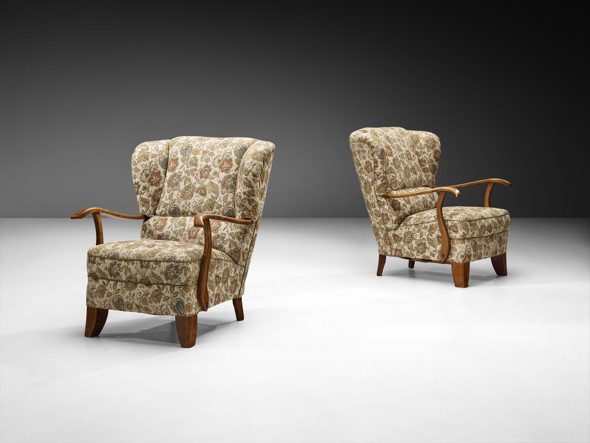 Pair of Wingback Lounge Chairs in Wood and Floral Upholstery, 1940s Seating Morentz