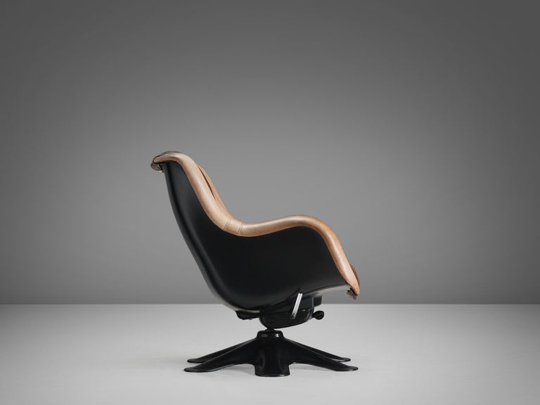 Yrjö Kukkapuro 'Karuselli' Lounge Chair in Brown Leather and Fiberglass