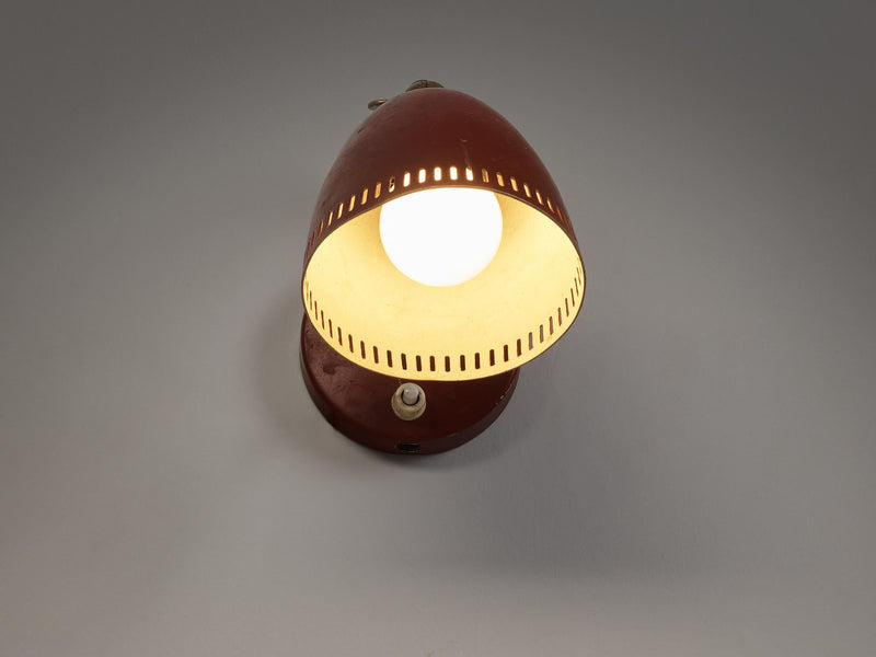 Attractive Wall Light in Red Lacquered Metal and Brass