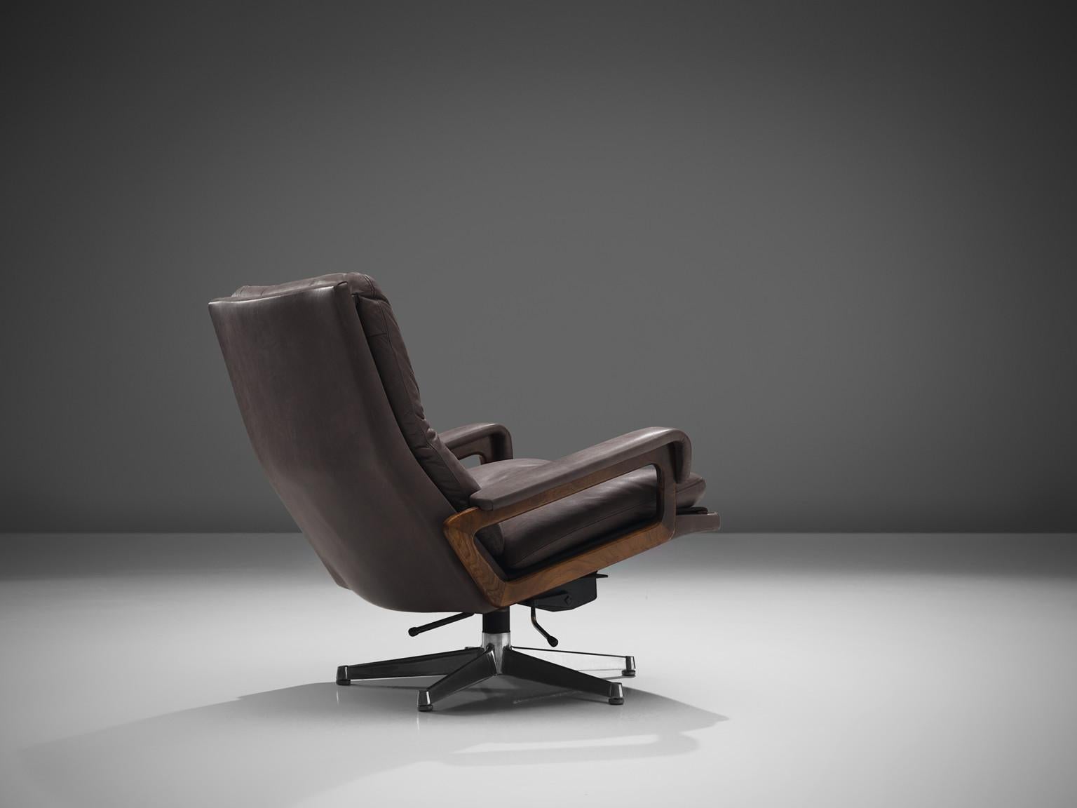 André Vandenbeuck 'King' Lounge Chair with Ottoman in Purple Grey Leather
