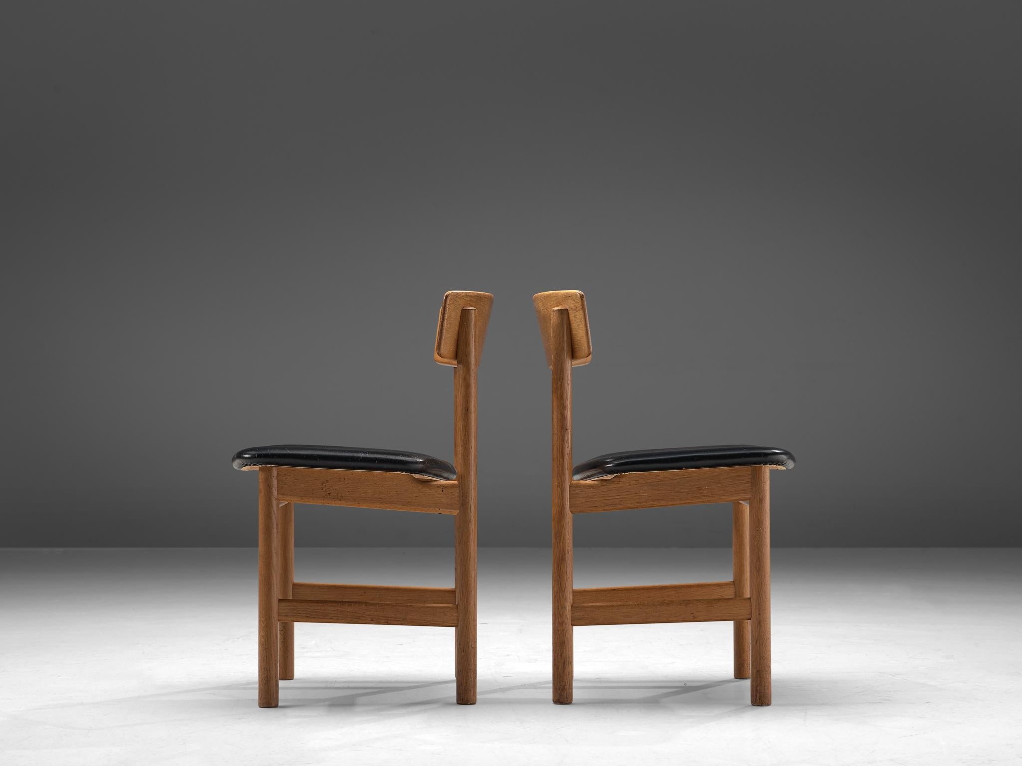 Børge Mogensen Early Pair of Dining Chairs in Oak and Leather