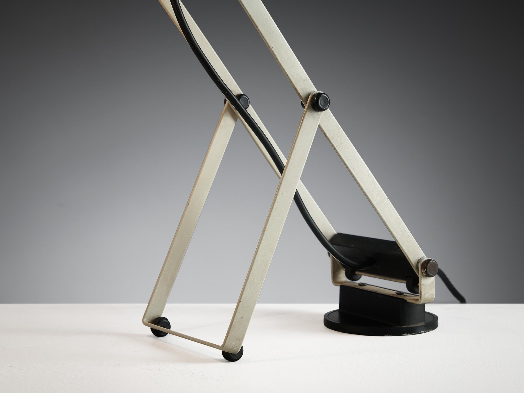 Ernesto Gismondi for Artemide Table Lamp 'Sintesi Tavolo' in White Steel