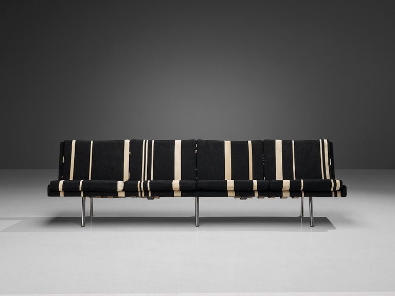 Hans J. Wegner Sofa ‘Airport’ in Striped Upholstery and Metal Frame