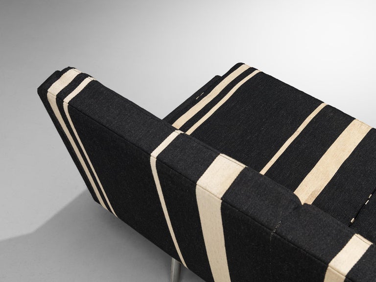 Hans J. Wegner Sofa ‘Airport’ in Striped Upholstery and Metal Frame