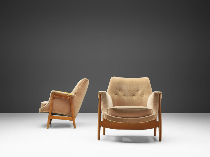 Mid-Century Pair of Lounge Chairs in Beige Velvet