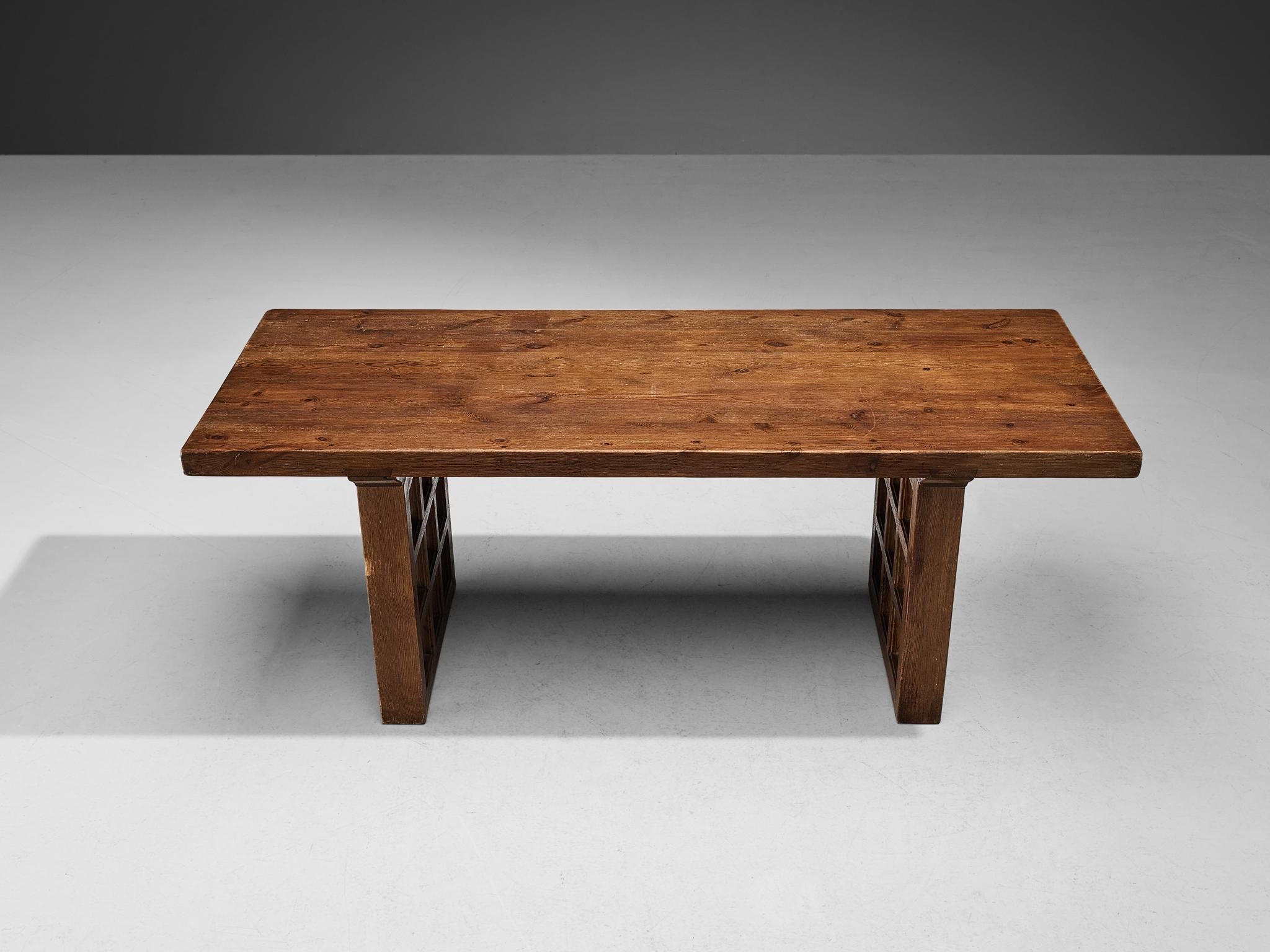 Biosca Dining Table in Stained Pine