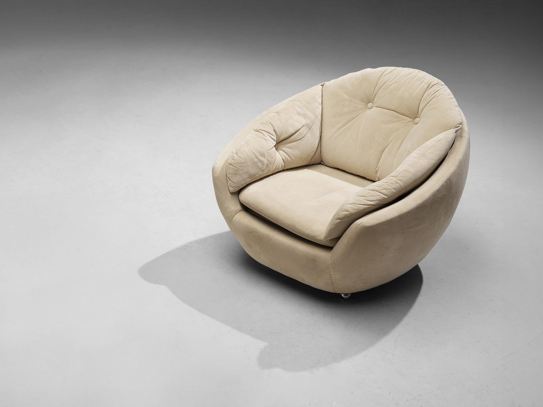 Knoll Antimott Lounge Chair in Off-White Upholstery